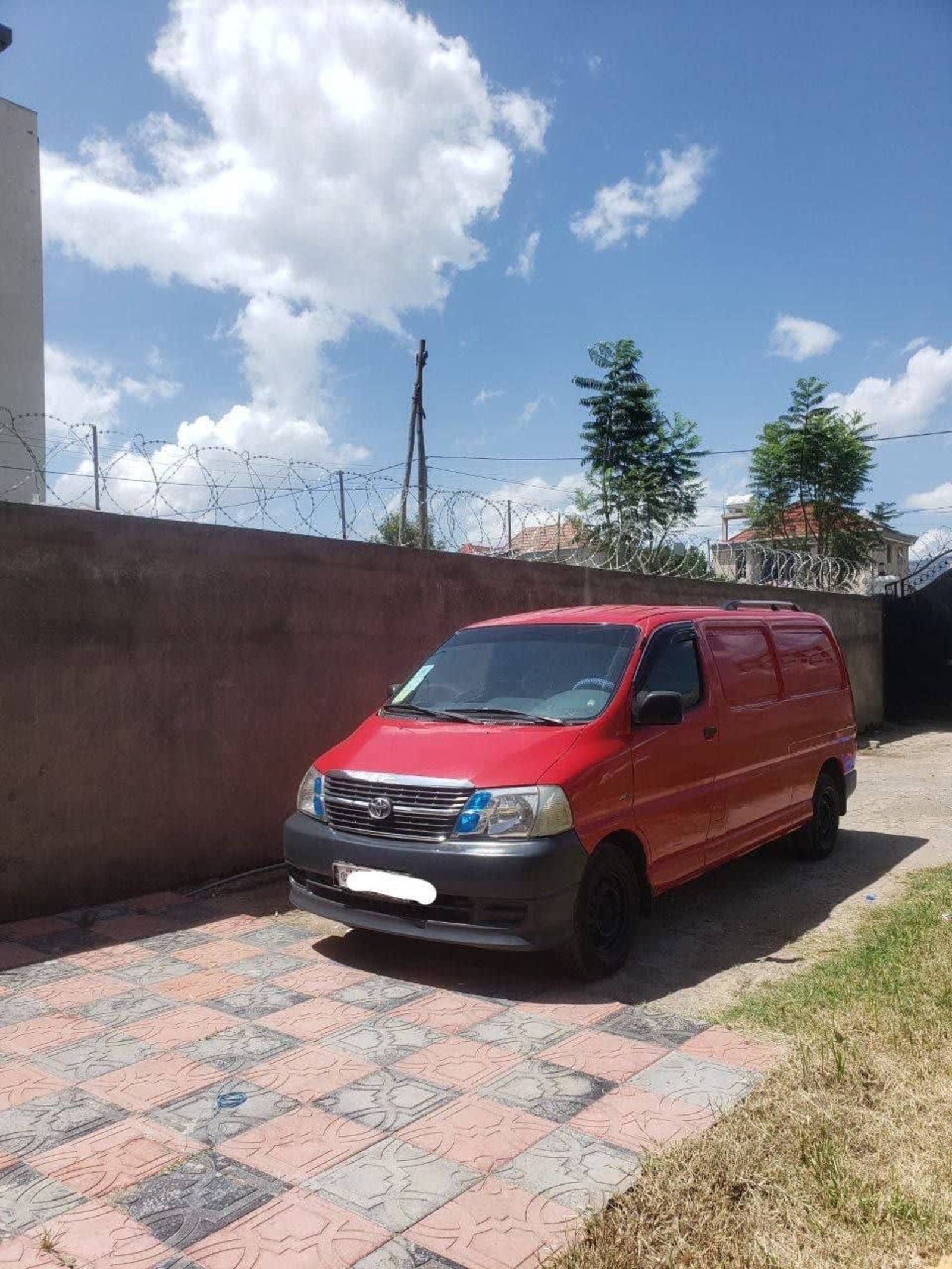 2010 Toyota Hiace Dolphin โ photo 4