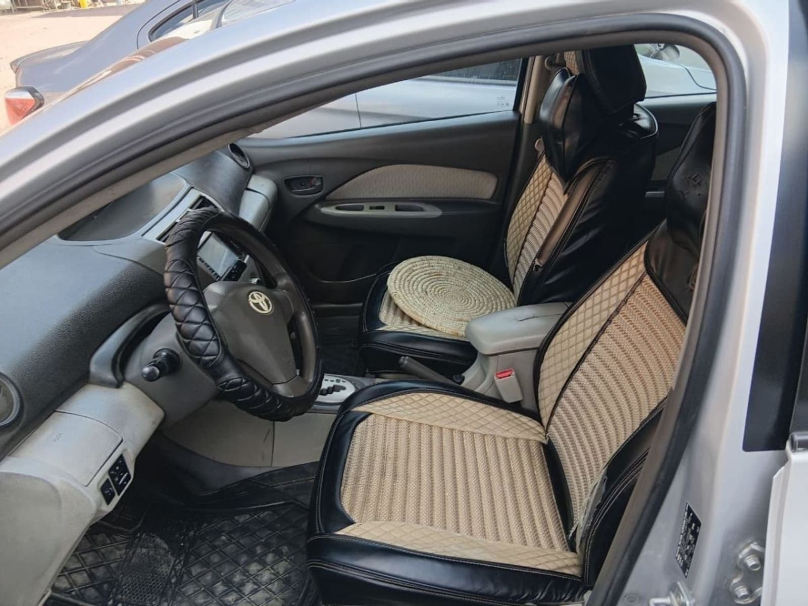 2010 Toyota Yaris Belta — photo 5