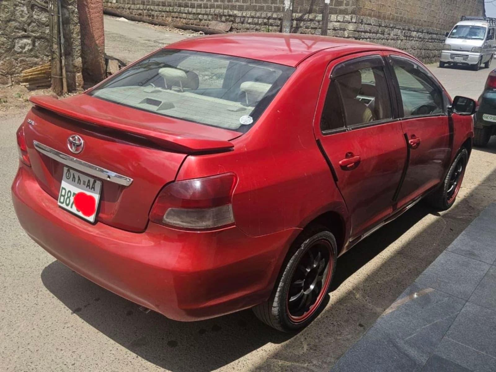 2010 Toyota Yaris Belta — photo 1