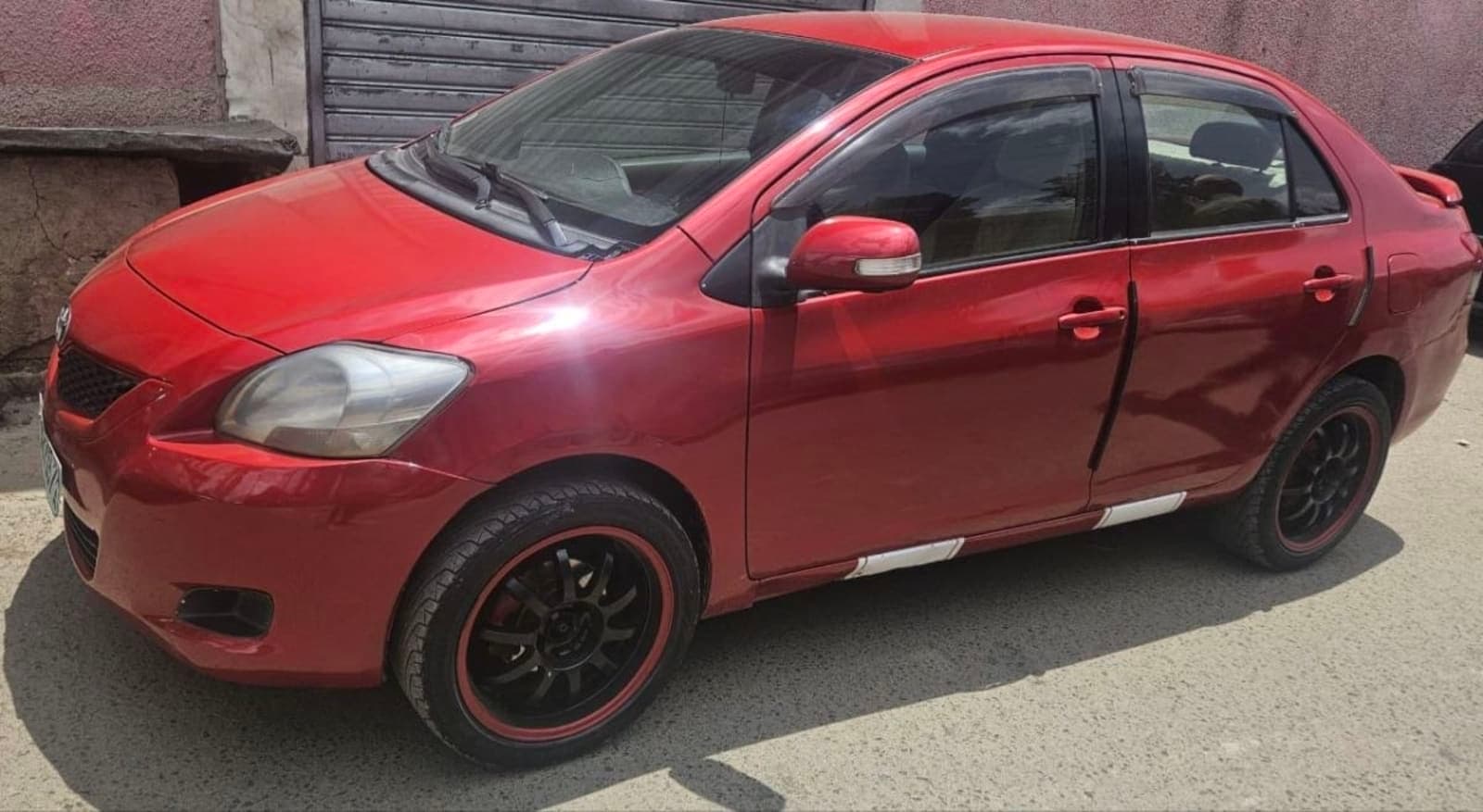 2010 Toyota Yaris Belta — photo 3
