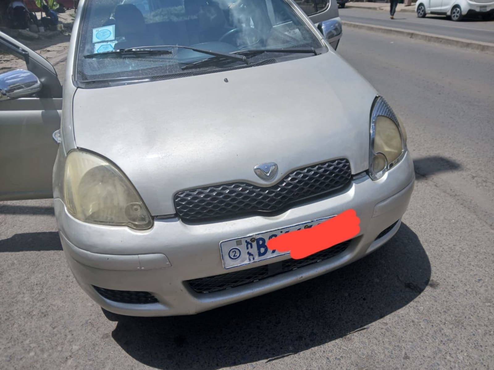 2004 Toyota Vitz — photo 3