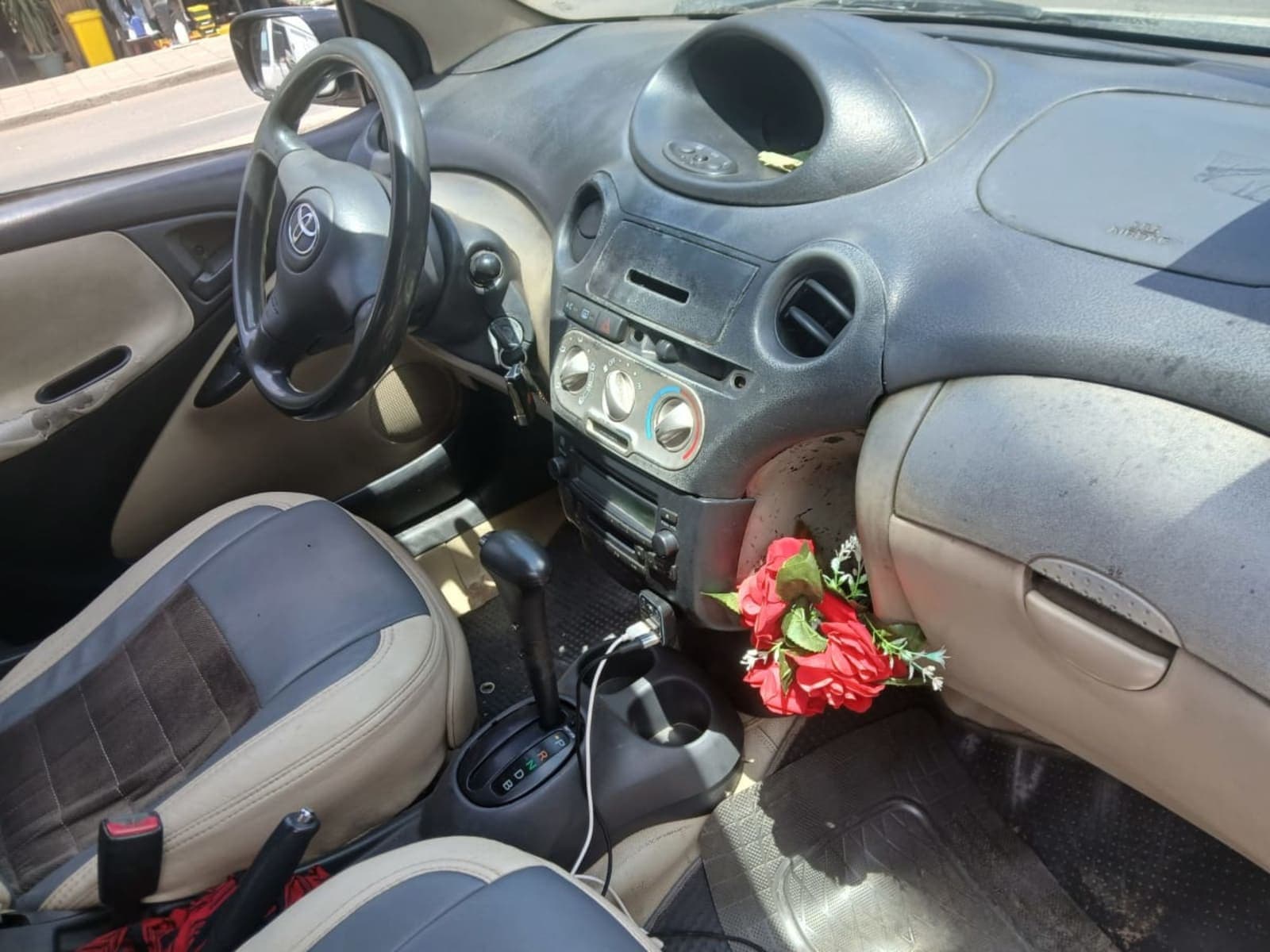 2004 Toyota Vitz — photo 4