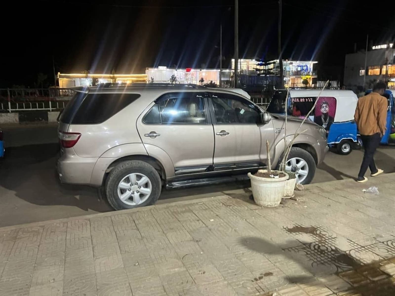 2010 Toyota Fortuner โ photo 2