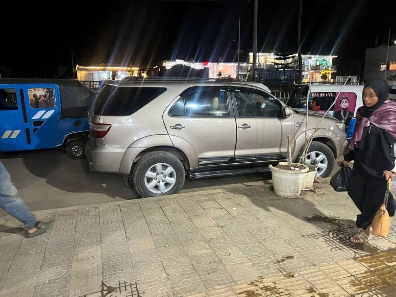 2010 Toyota Fortuner โ photo 3