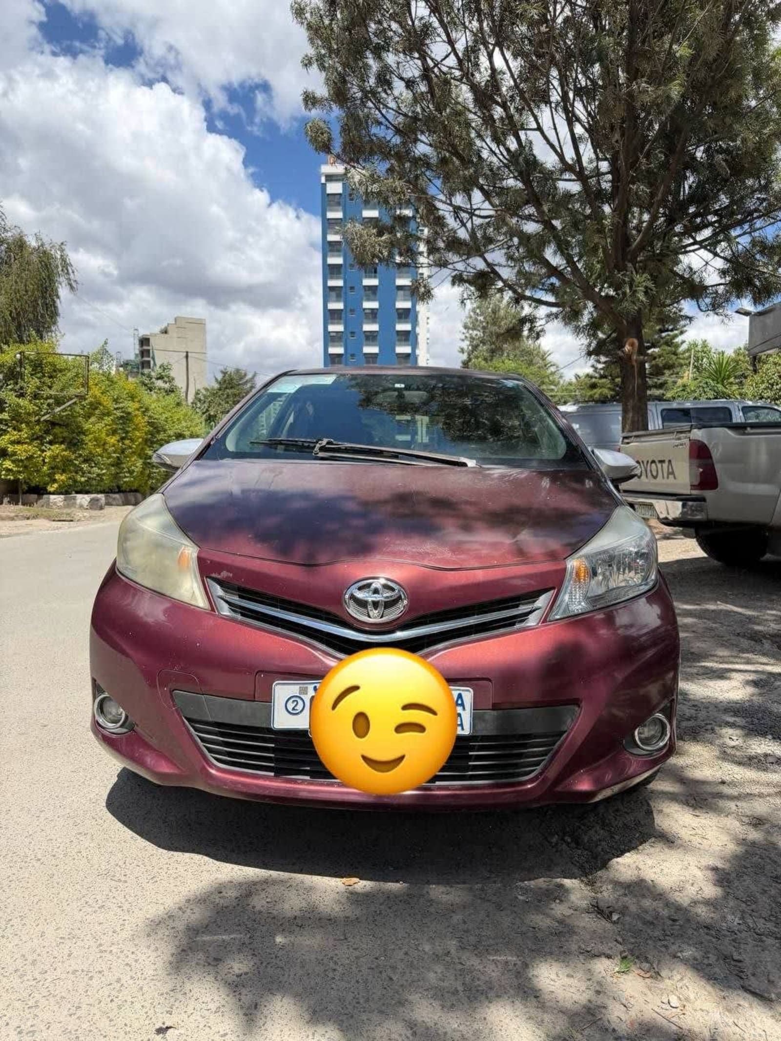 2011 Toyota Yaris Compact — photo 2