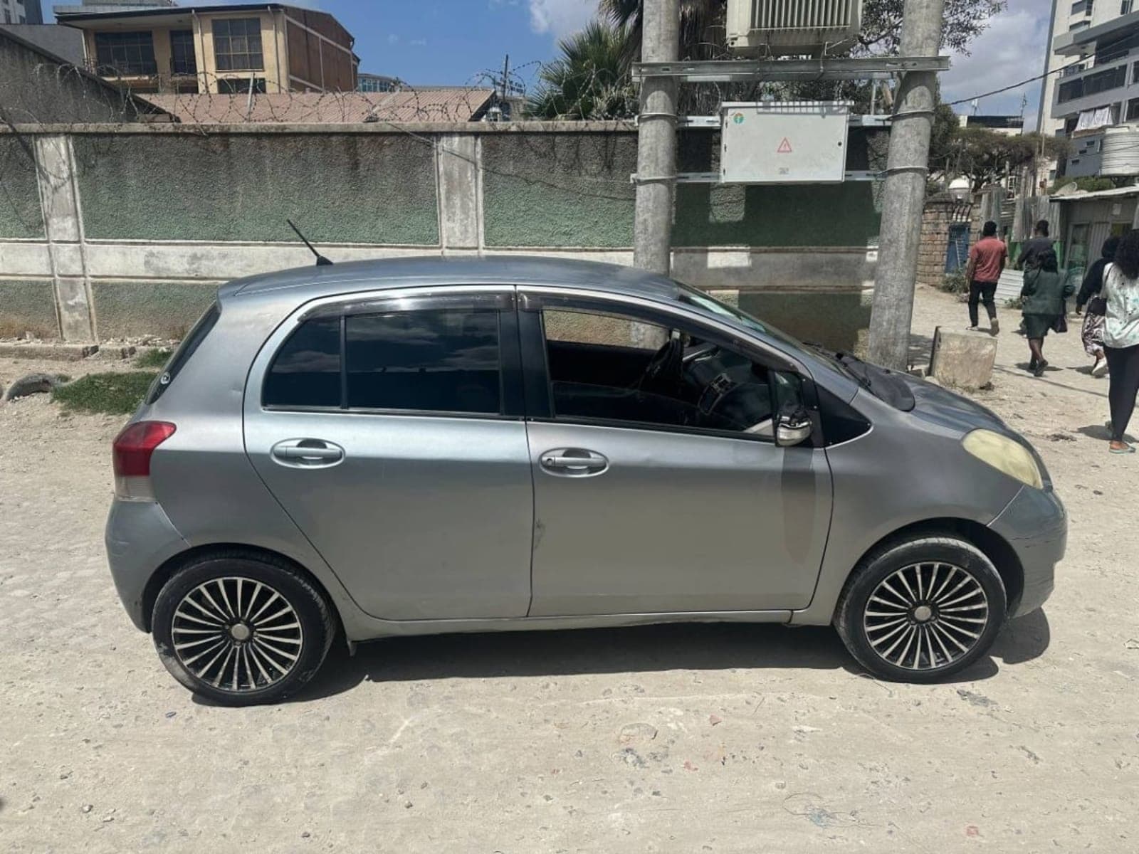 2010 Toyota Yaris Compact — photo 4