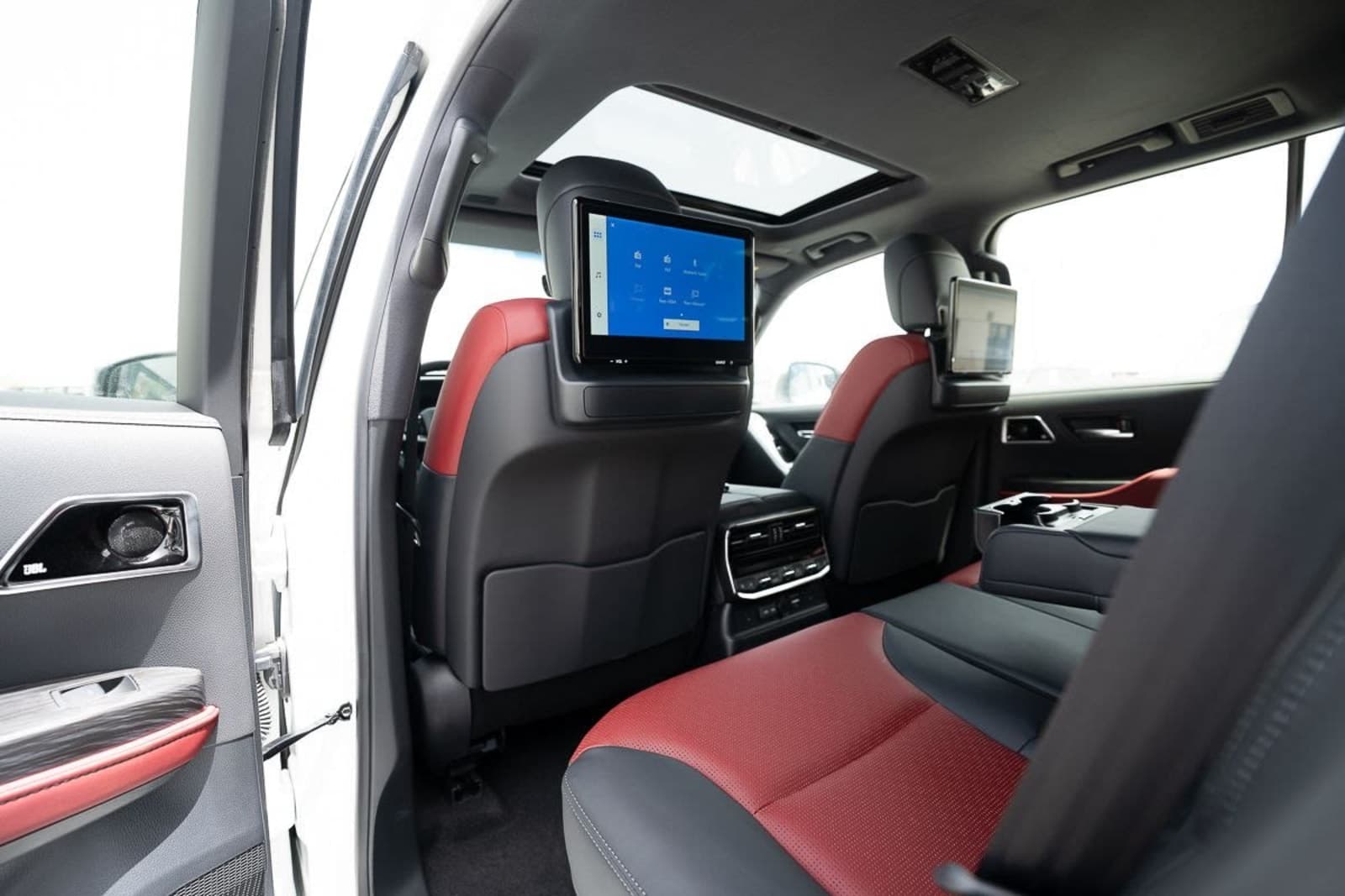 2025 Toyota Land Cruiser 300 VX.R Hybrid — photo 4