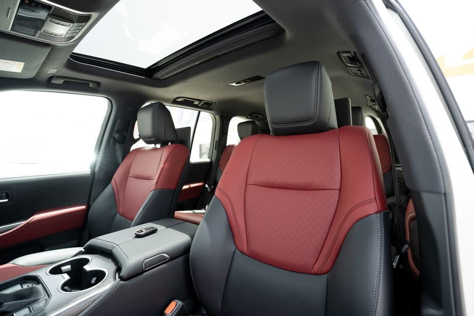 2025 Toyota Land Cruiser 300 VX.R Hybrid — photo 6