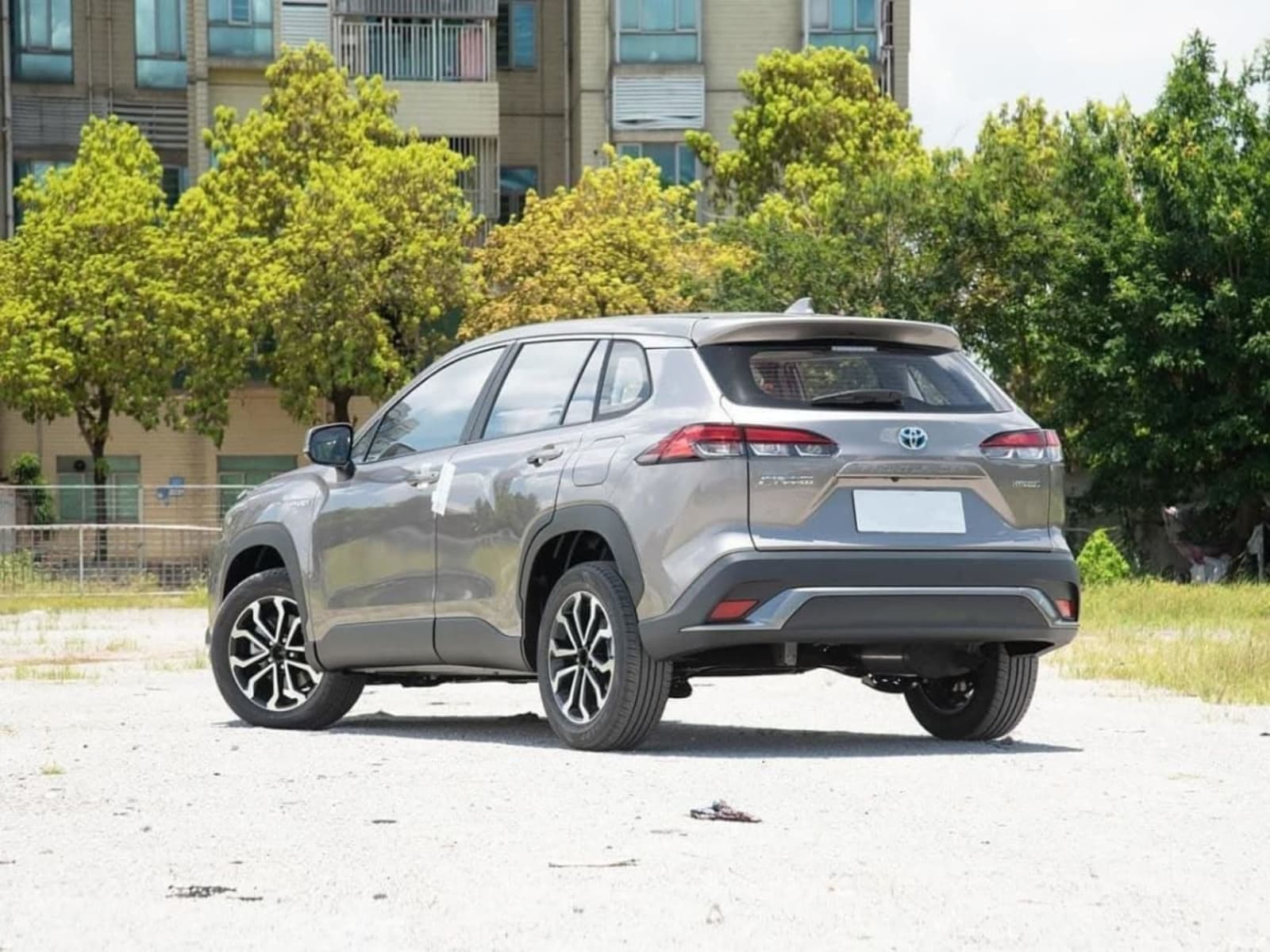 2024 Toyota Frontlander Hybrid Premium — photo 2