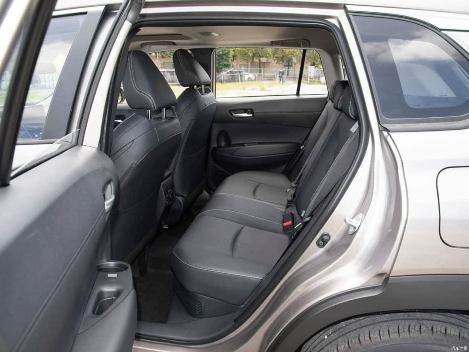2024 Toyota Frontlander Hybrid Premium — photo 3