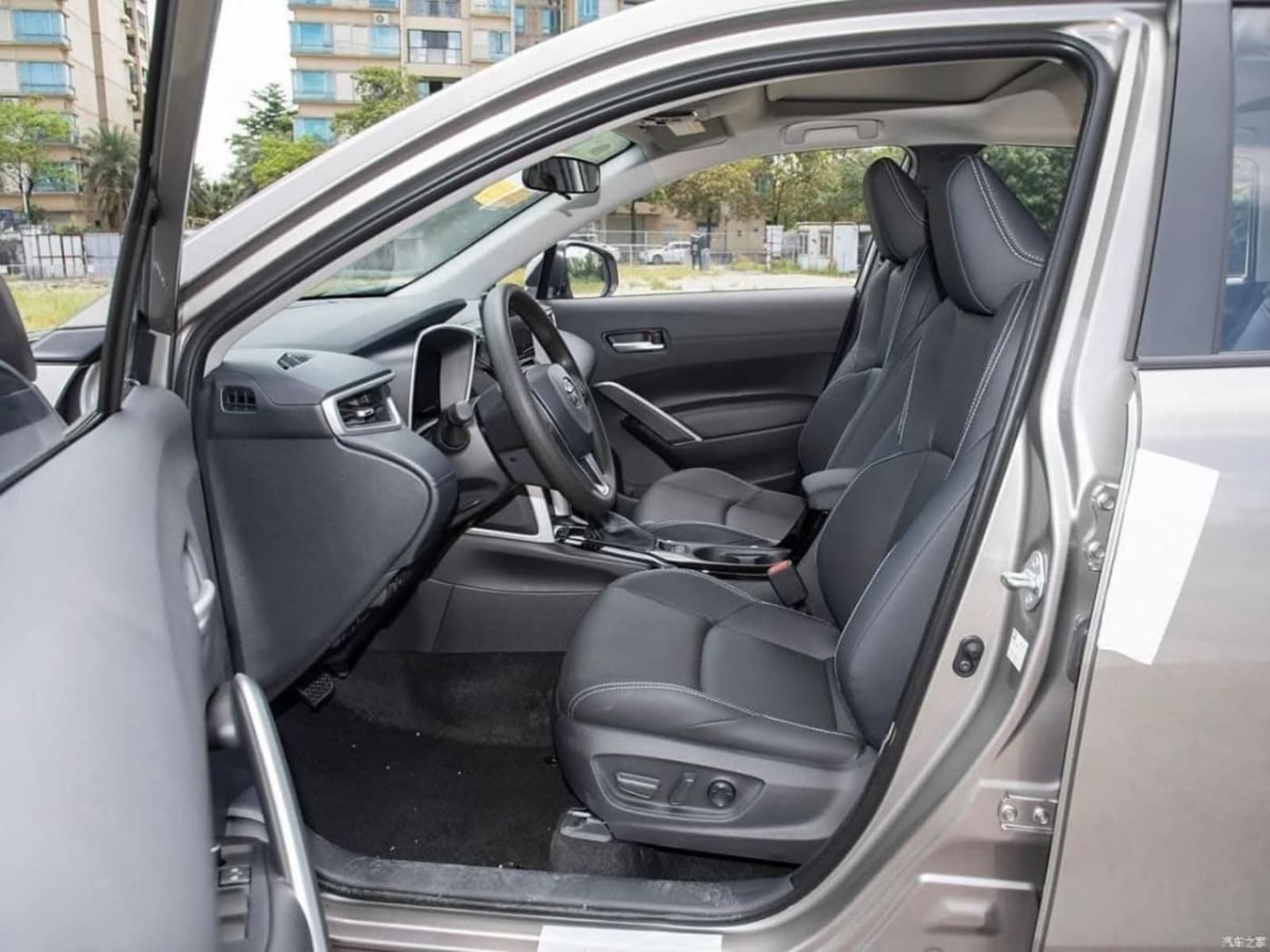 2024 Toyota Frontlander Hybrid Premium — photo 5