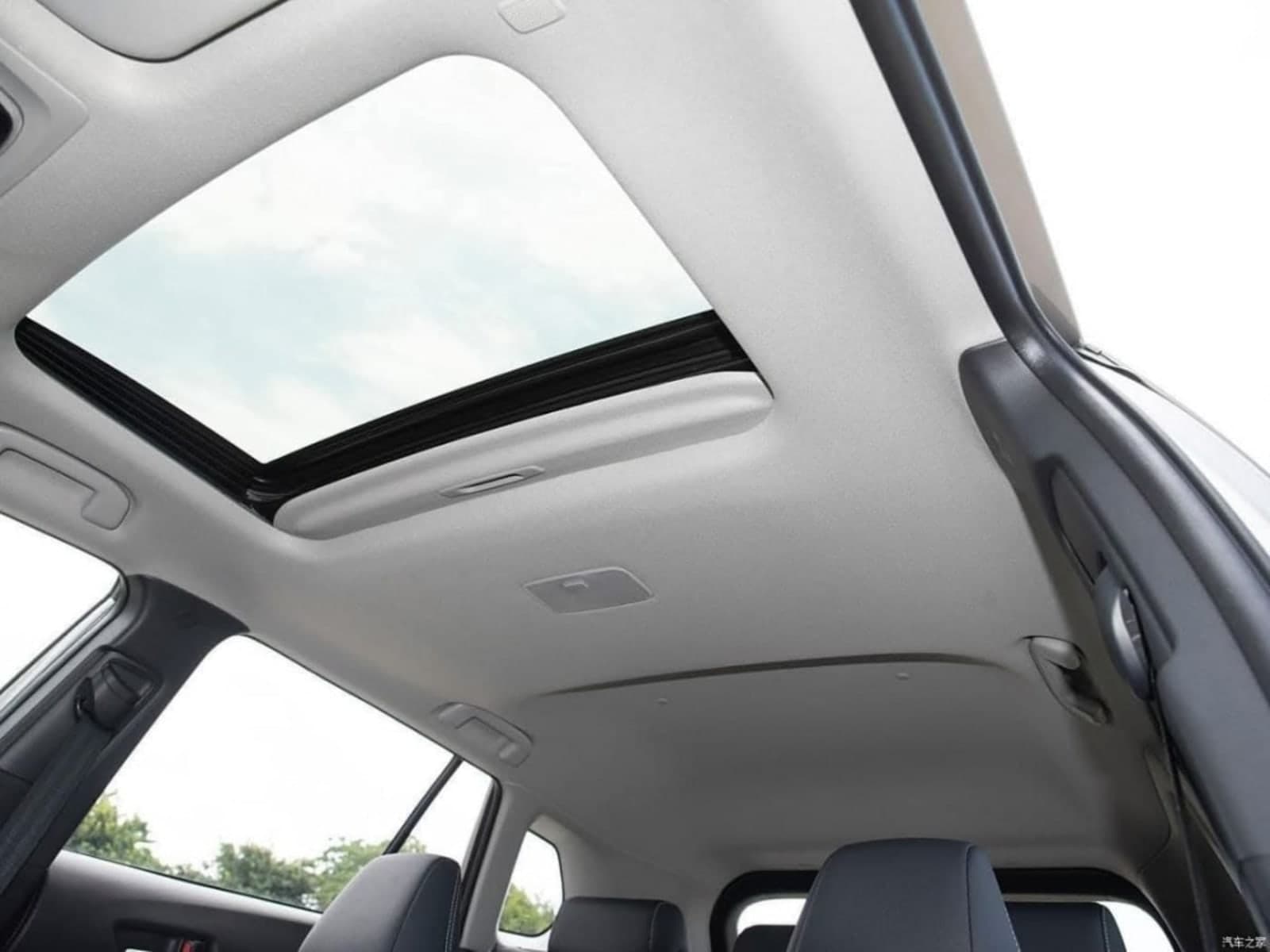 2024 Toyota Frontlander Hybrid Premium — photo 7