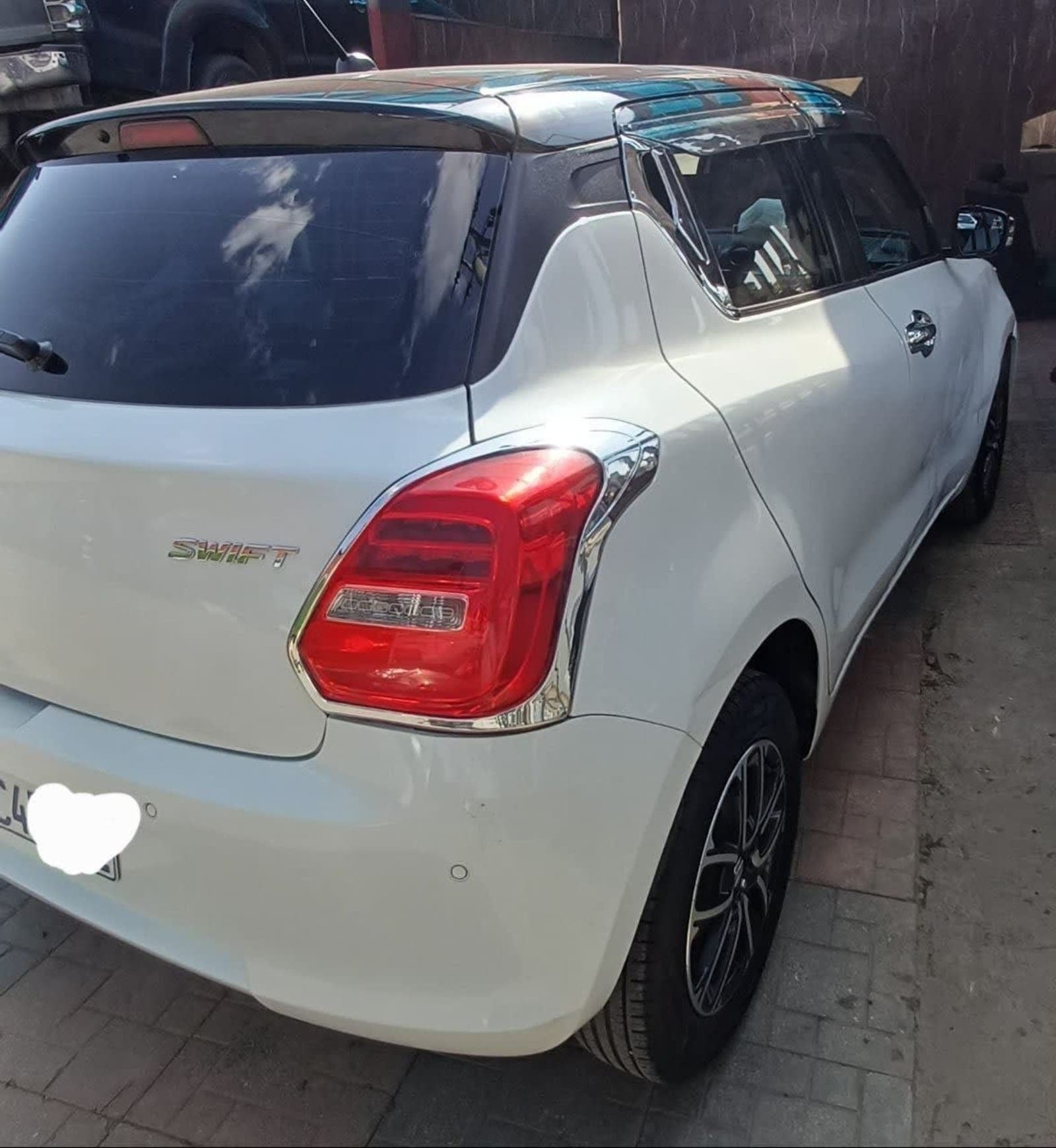 2022 Suzuki Swift — photo 2