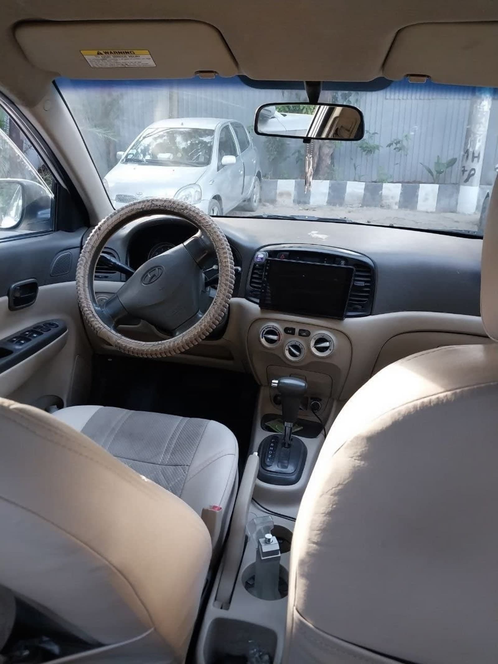 2010 Hyundai Accent — photo 2