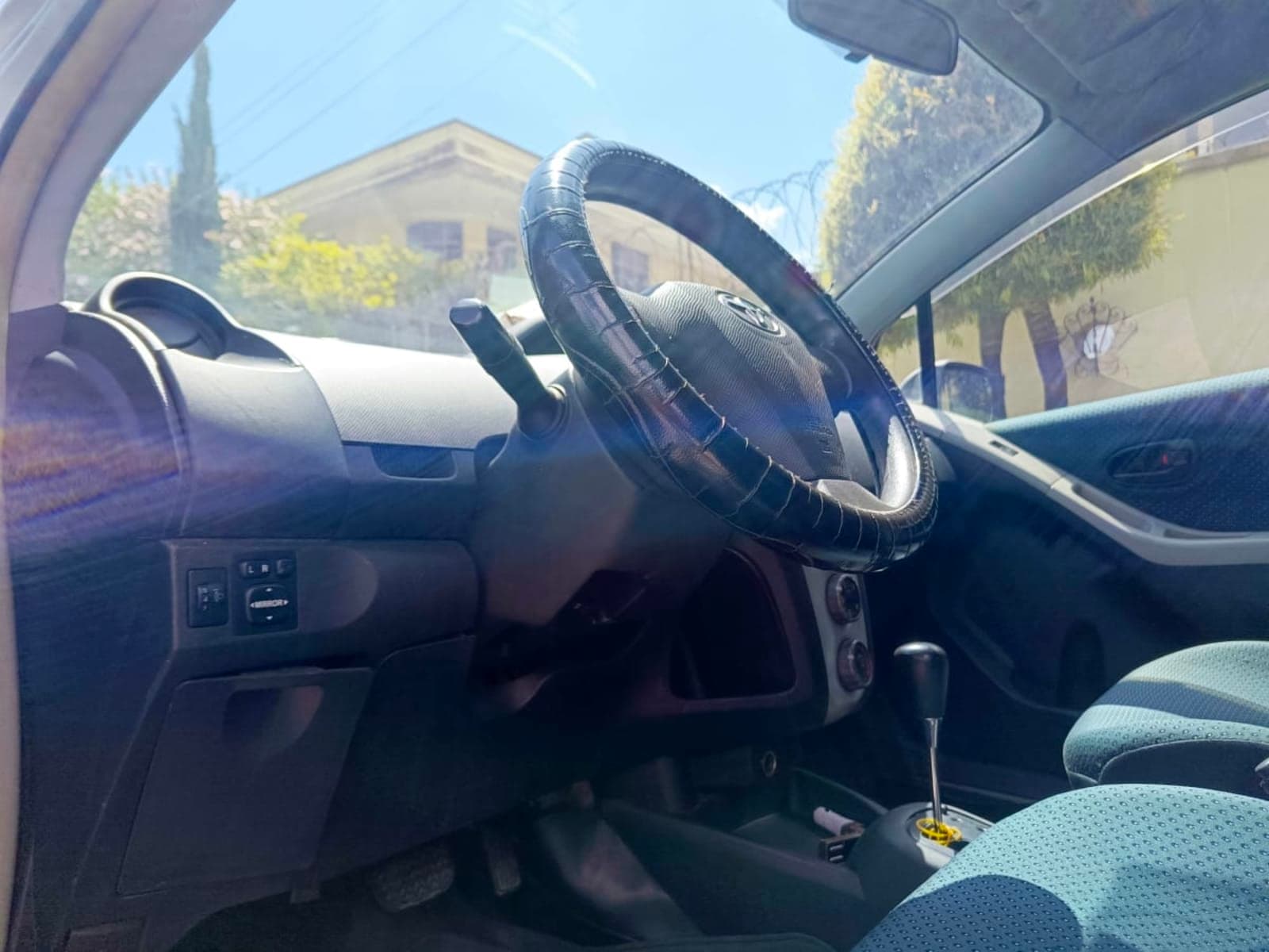 2008 Toyota Yaris Compact — photo 4