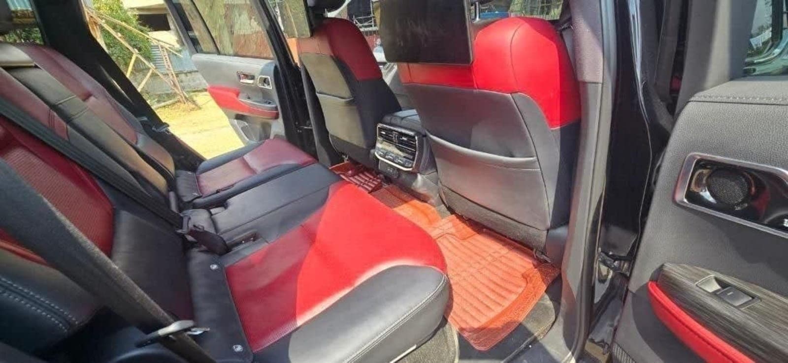 2023 Toyota Land Cruiser VXR — photo 5