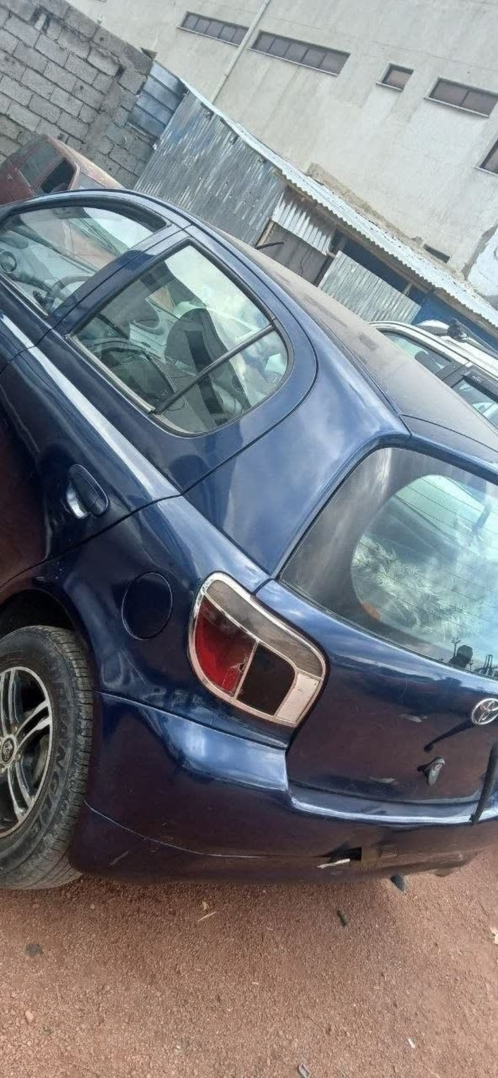 2000 Toyota Vitz — photo 1