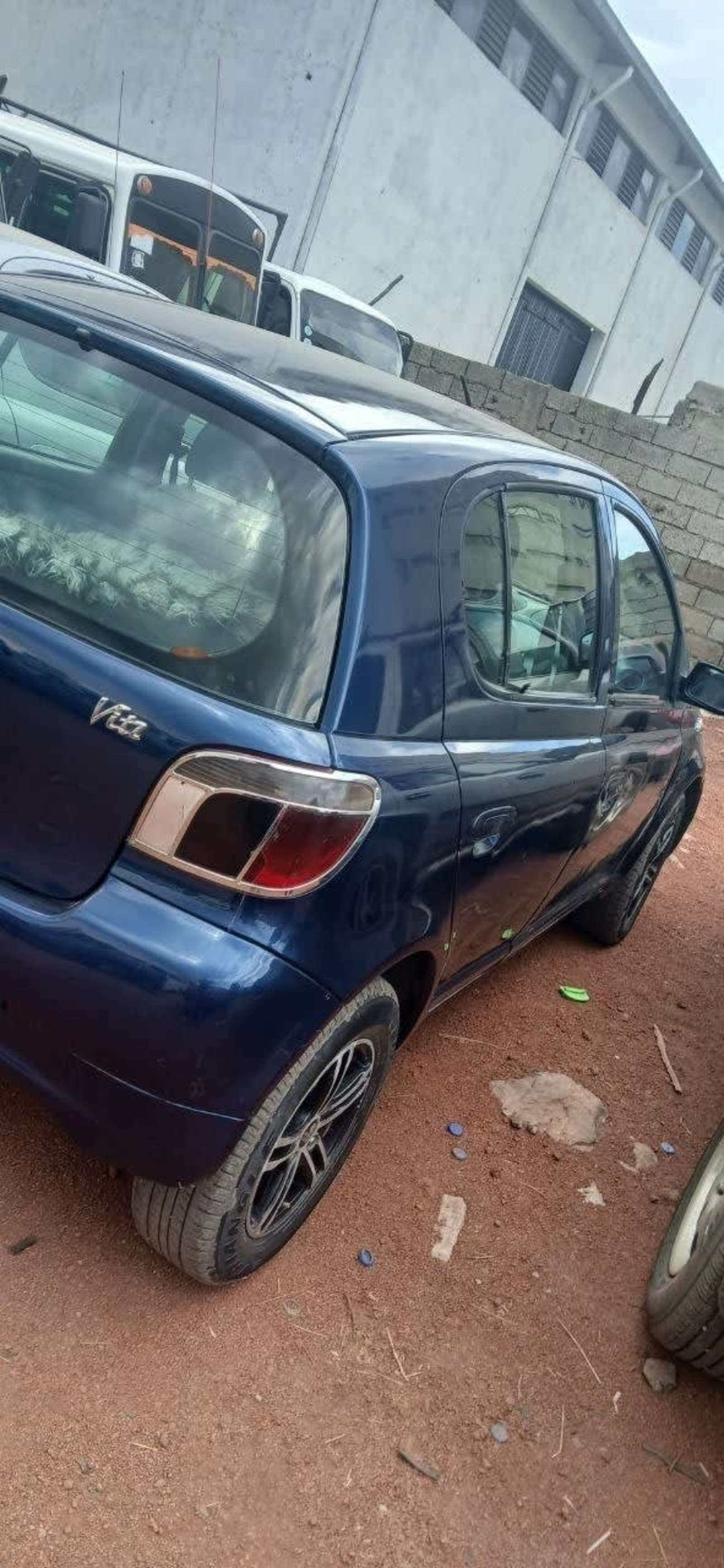 2000 Toyota Vitz — photo 2