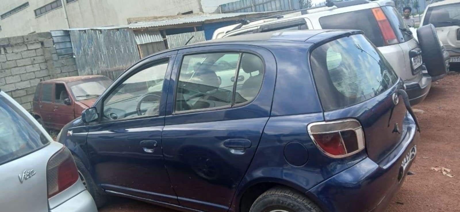 2000 Toyota Vitz — photo 3