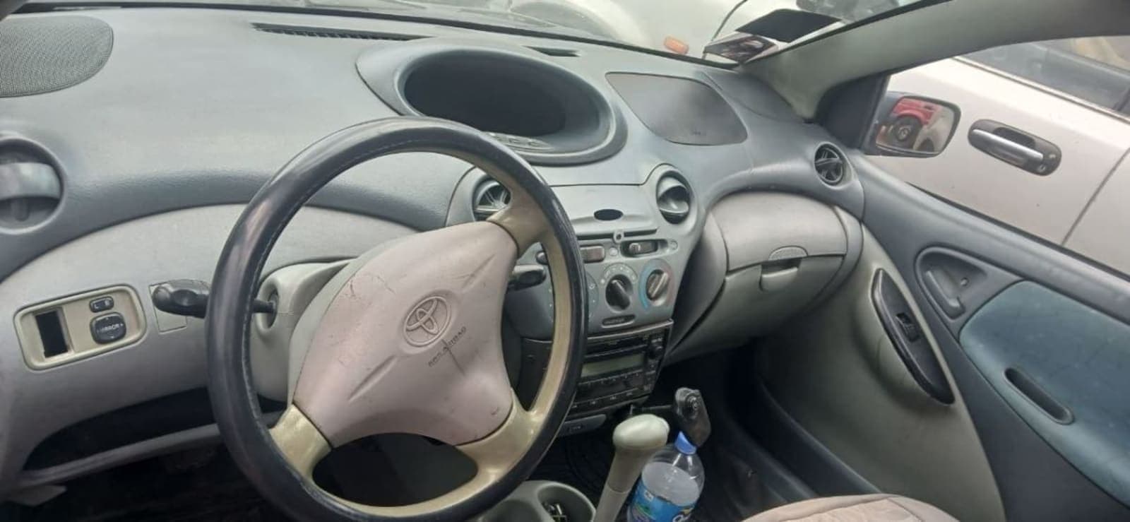 2000 Toyota Vitz — photo 4