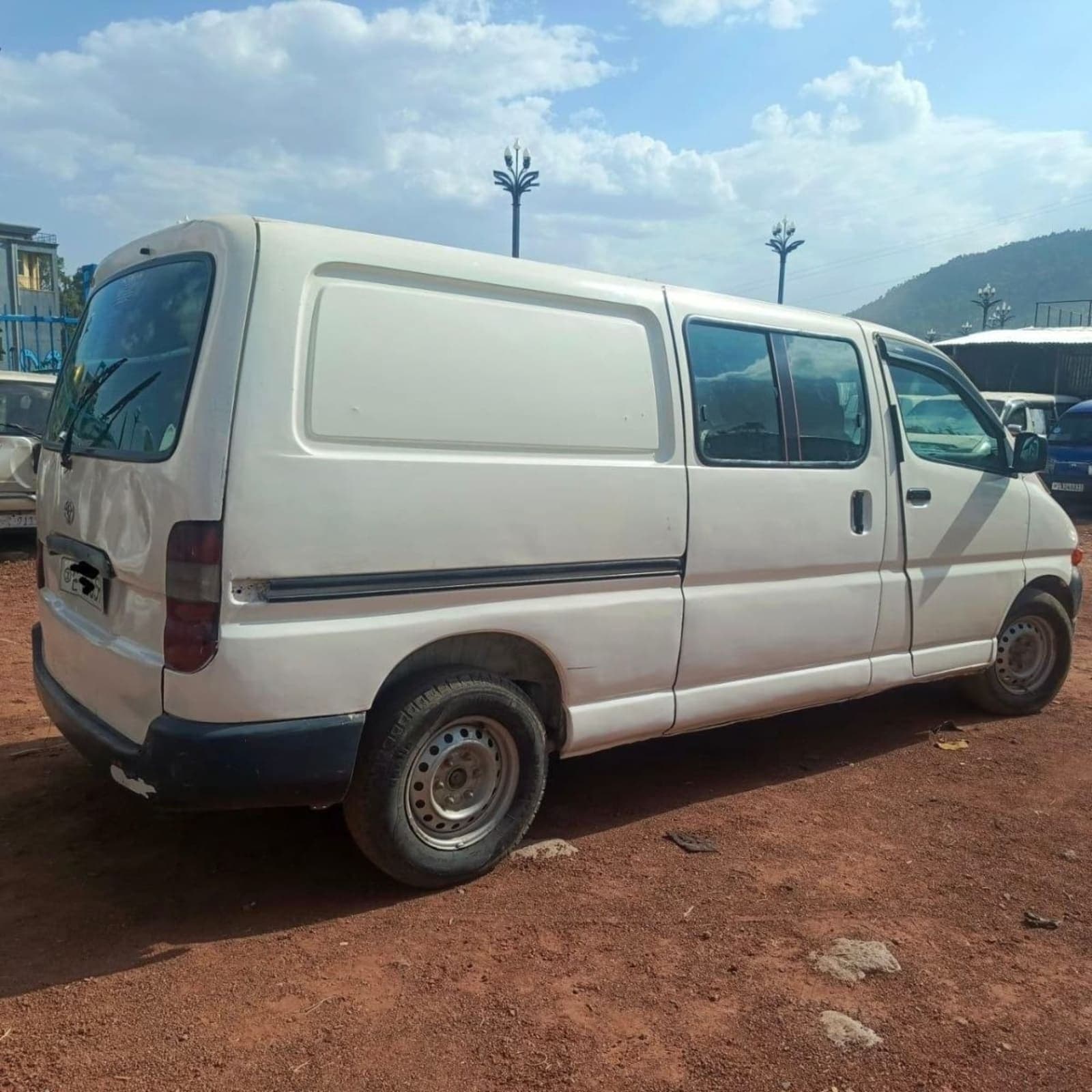 2000 Toyota Hiace — photo 7