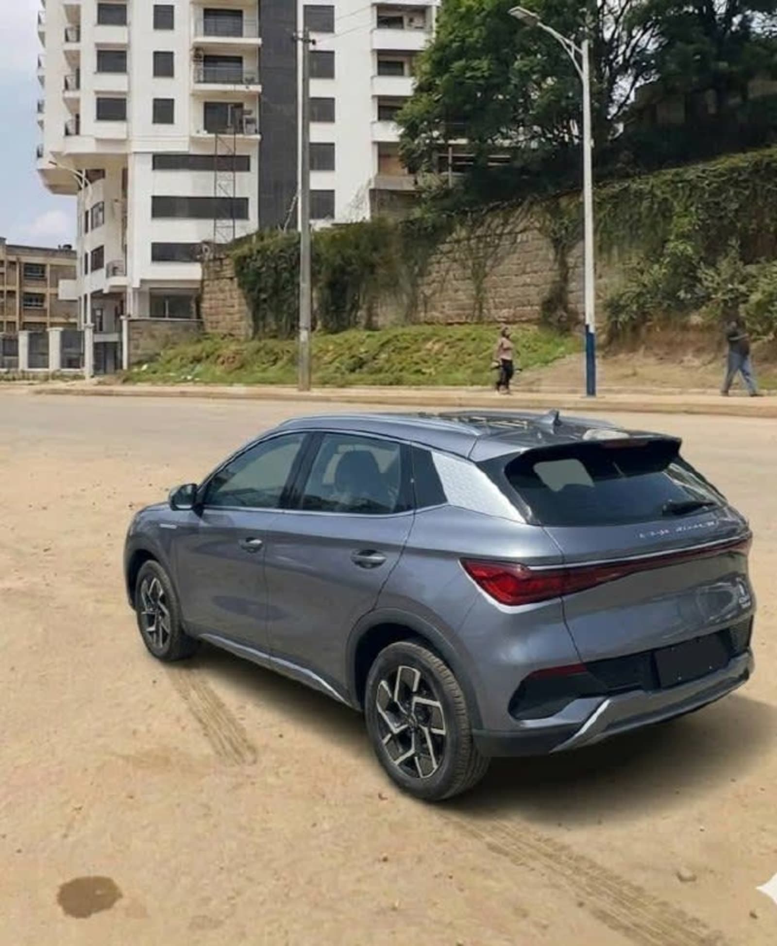 2025 BYD E2 — photo 2