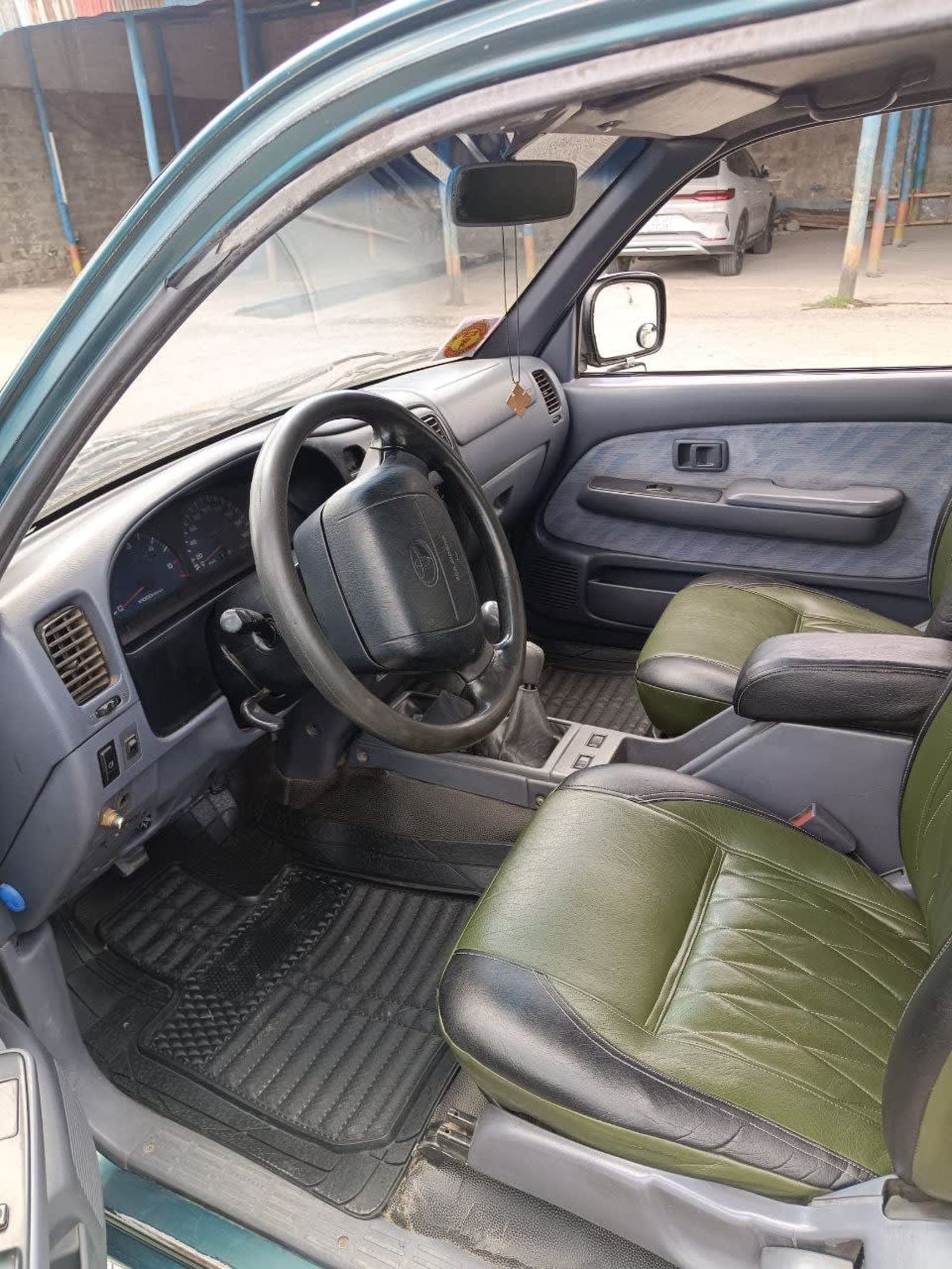 1999 Toyota 2LT