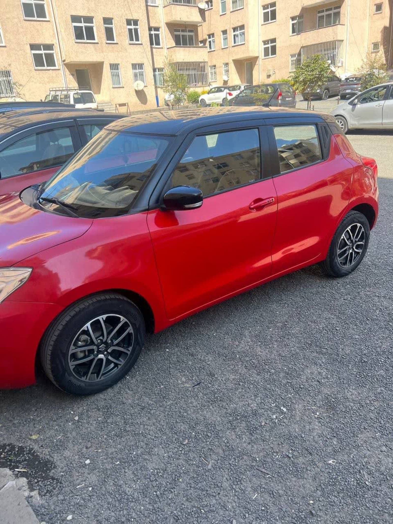 2021 Suzuki Swift — photo 2