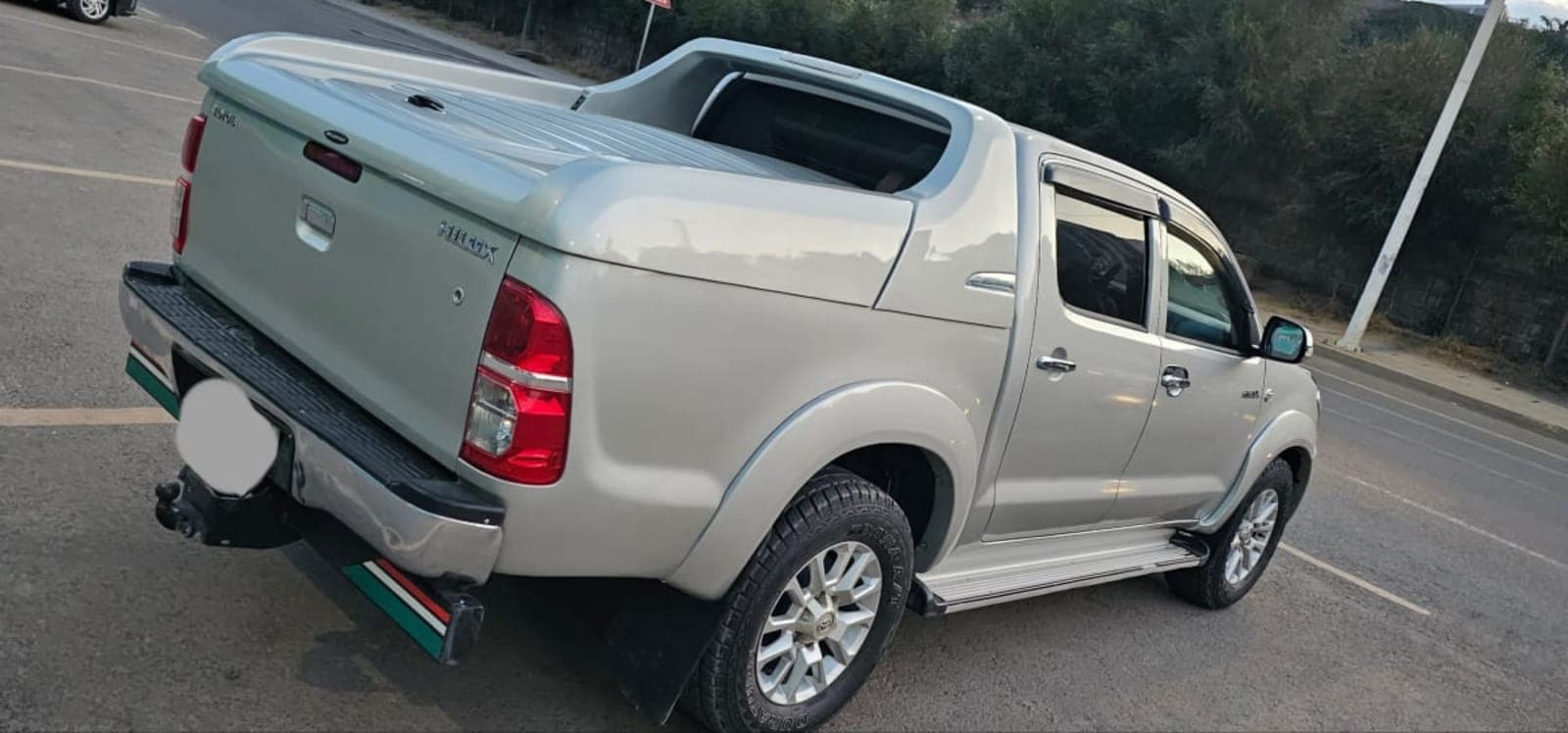 2011 Toyota Hilux Double Cab — photo 2