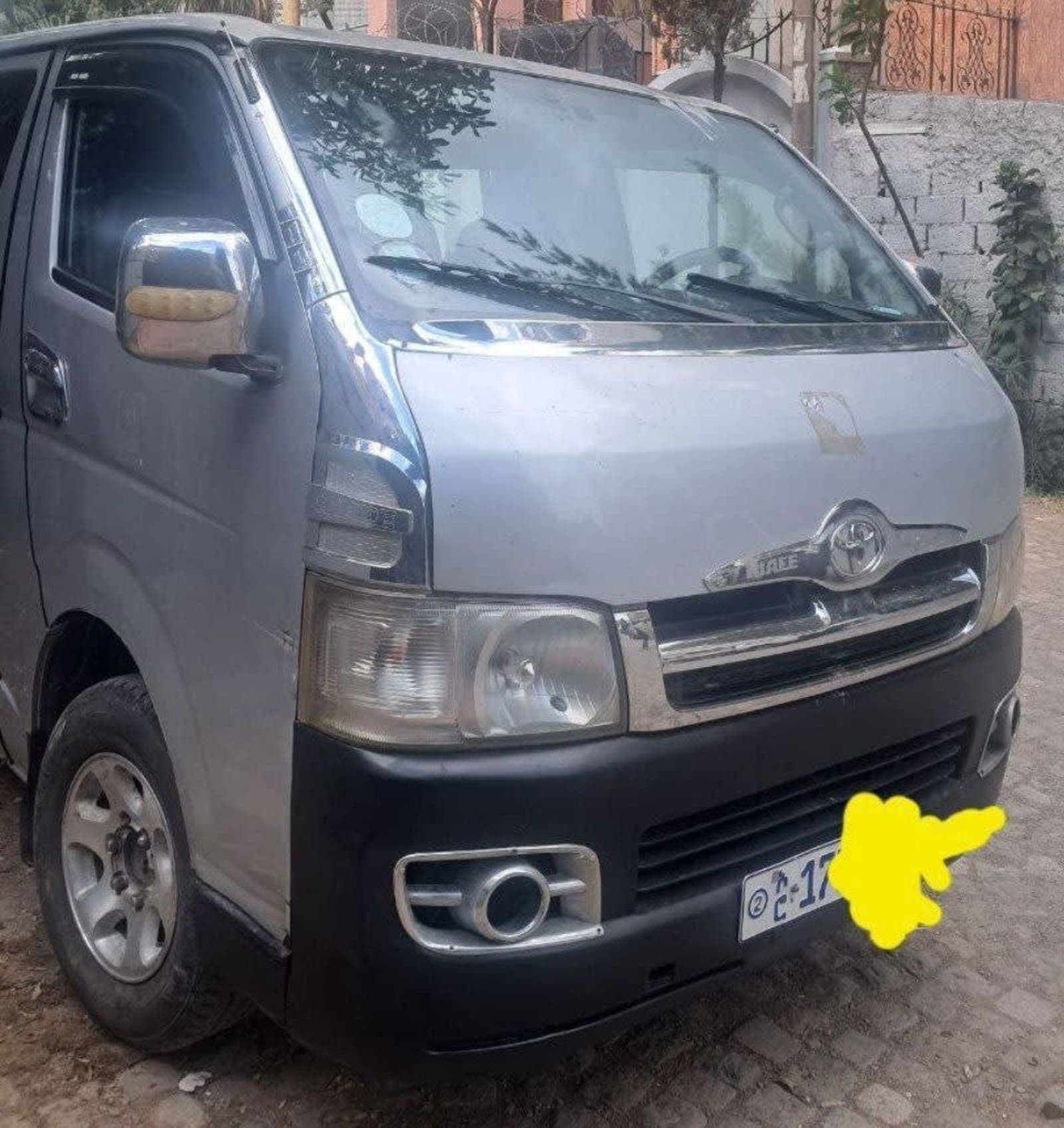 2007 Toyota Hiace — photo 3