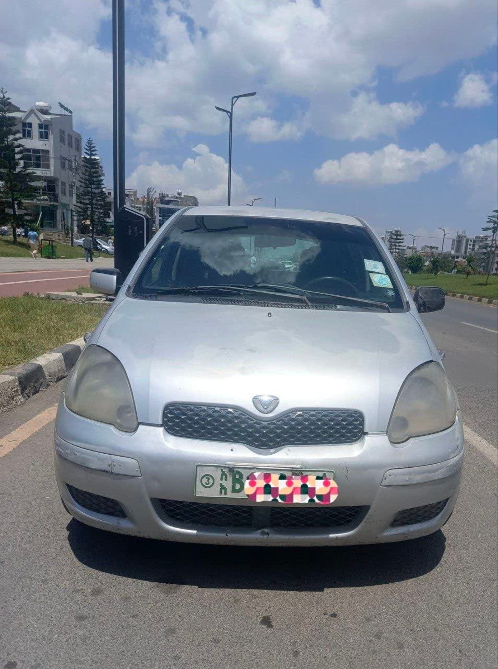 2004 Toyota Vitz — photo 2