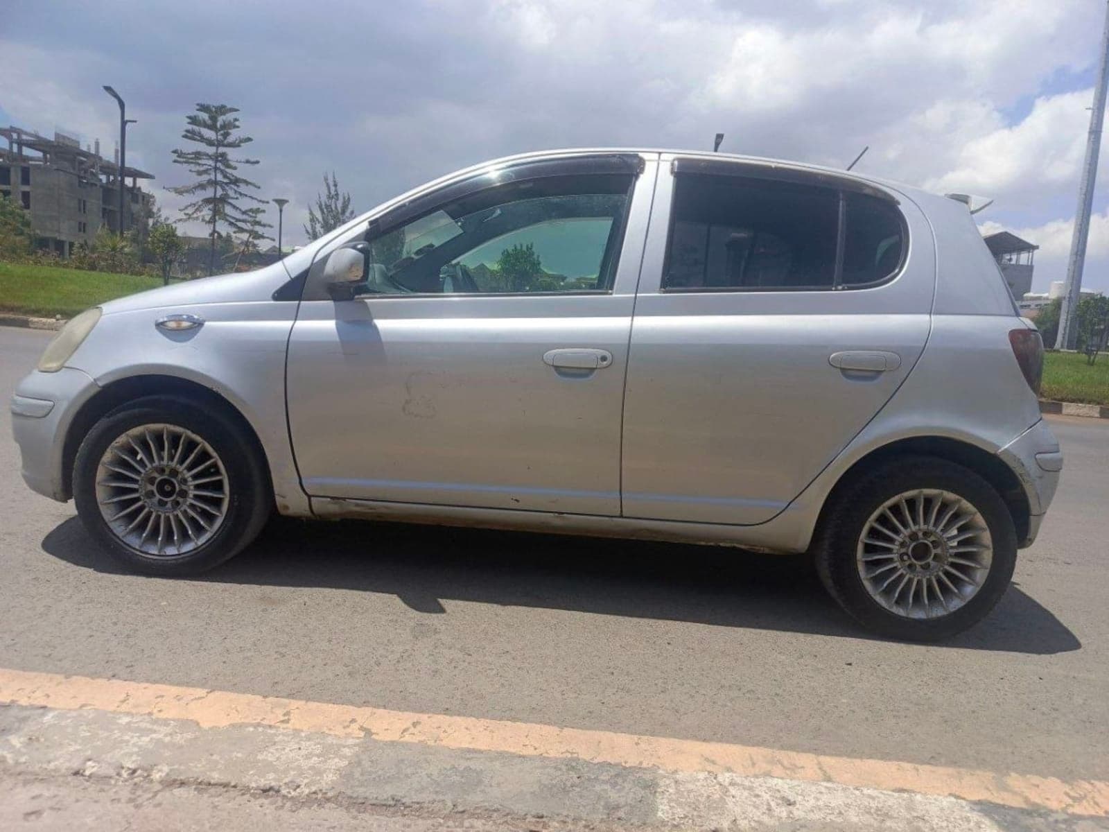 2004 Toyota Vitz — photo 4