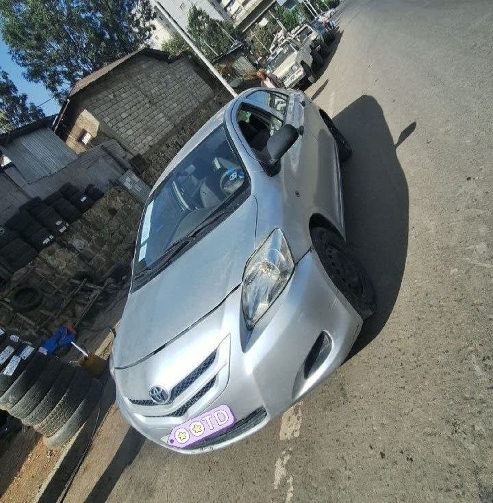 2011 Toyota Yaris Sedan — photo 4