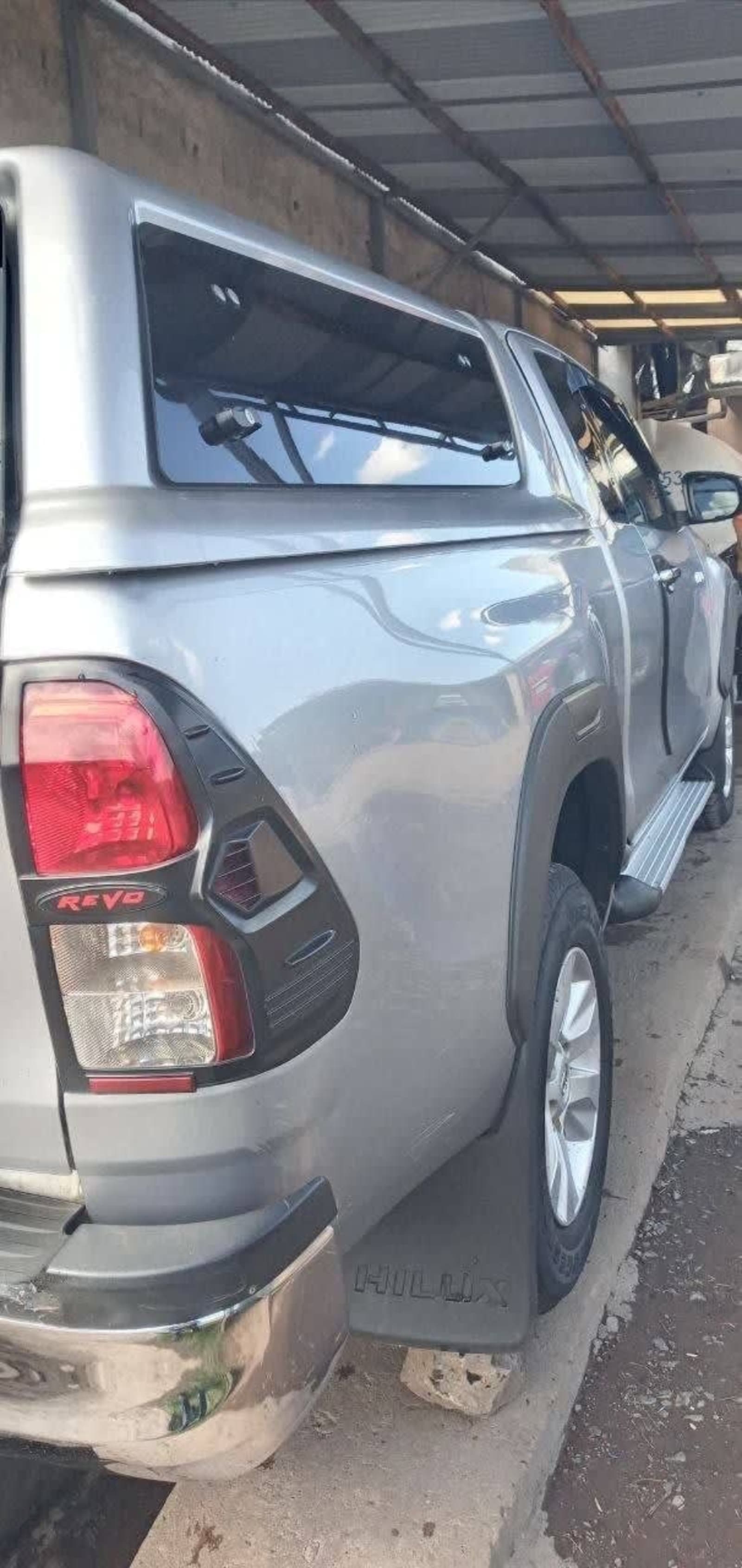 2017 Toyota Hilux Revo — photo 2