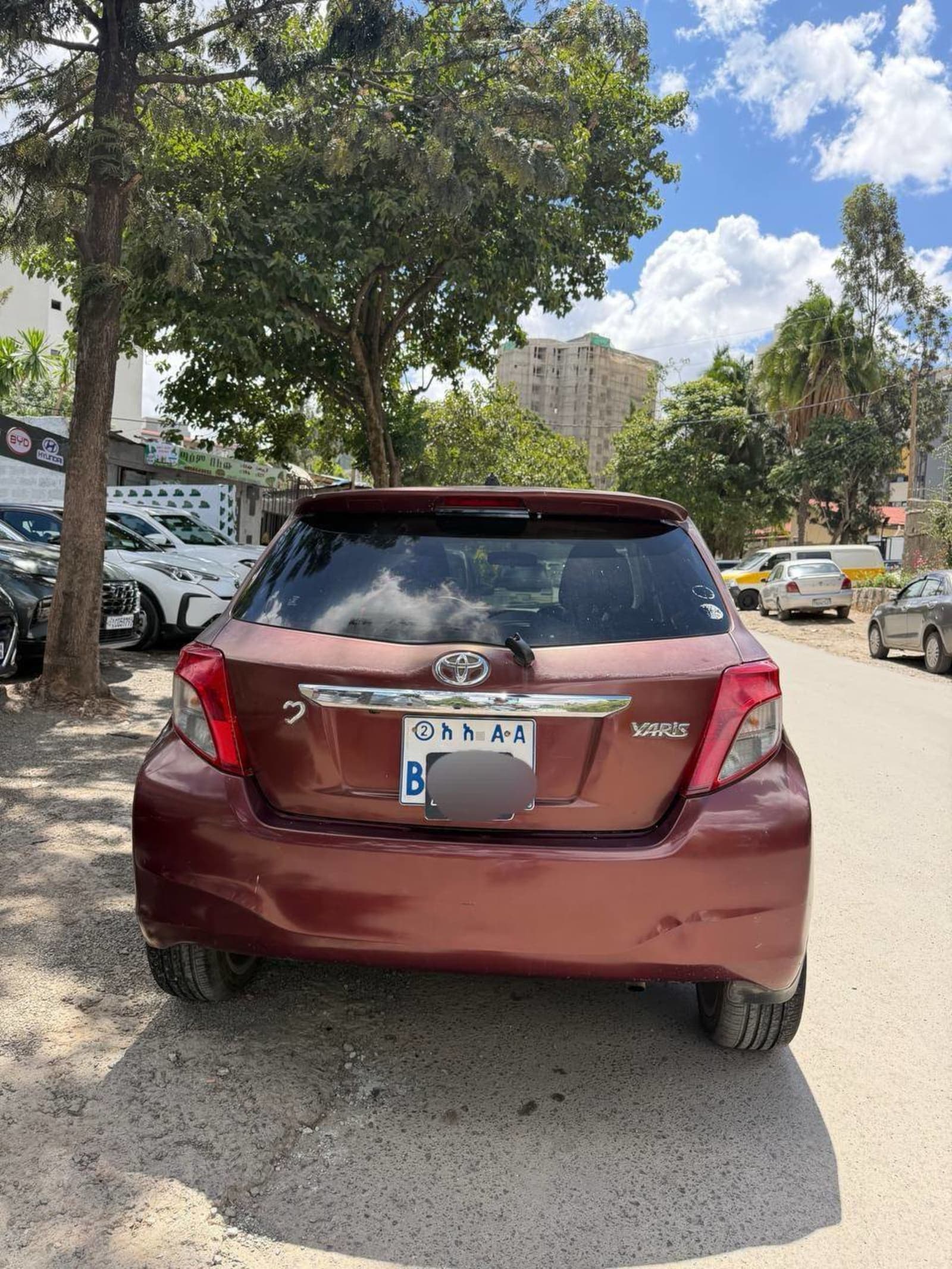2011 Toyota Yaris Compact — photo 2