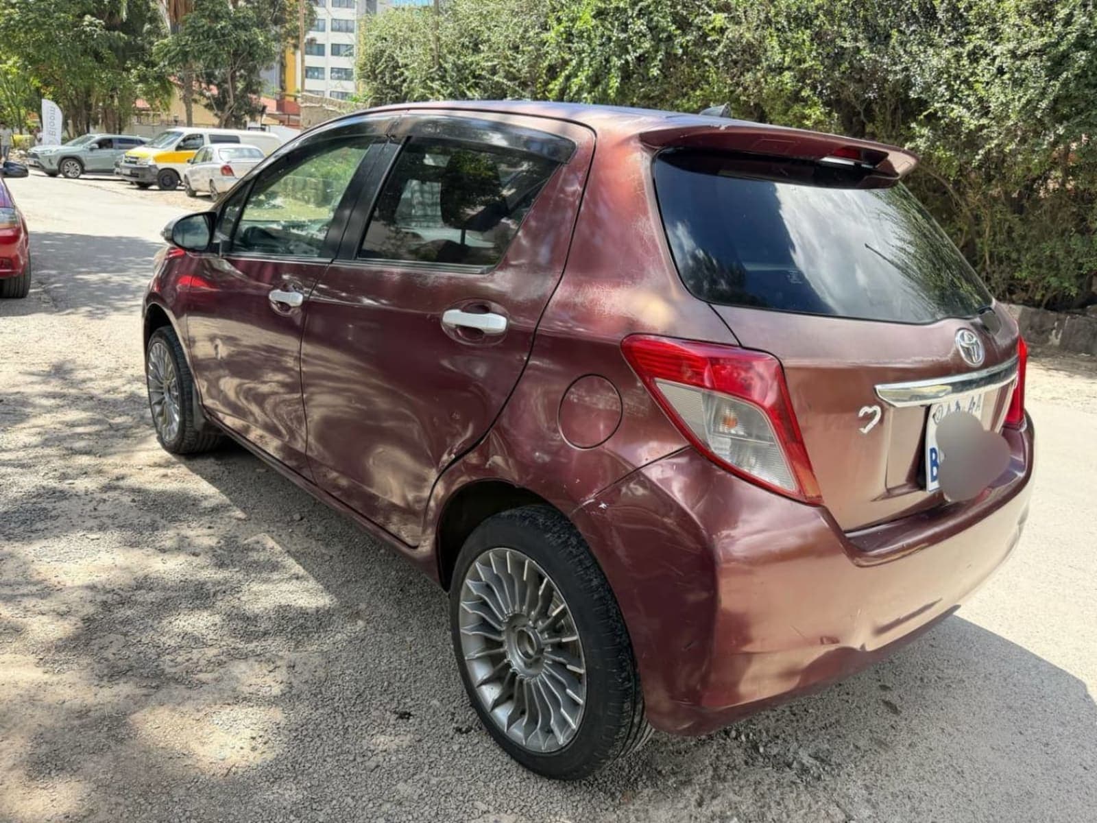2011 Toyota Yaris Compact — photo 3