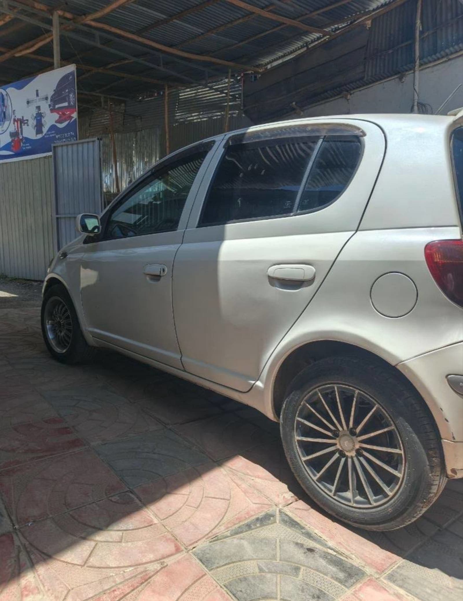 2003 Toyota Vitz — photo 3