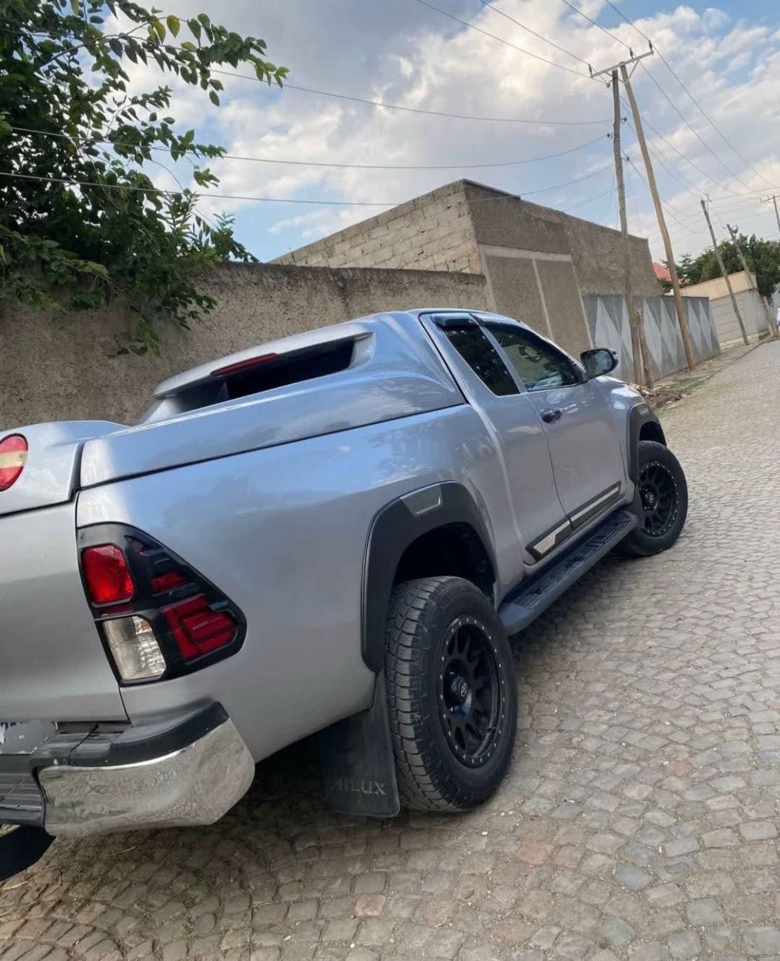2017 Toyota Hilux Revo — photo 2