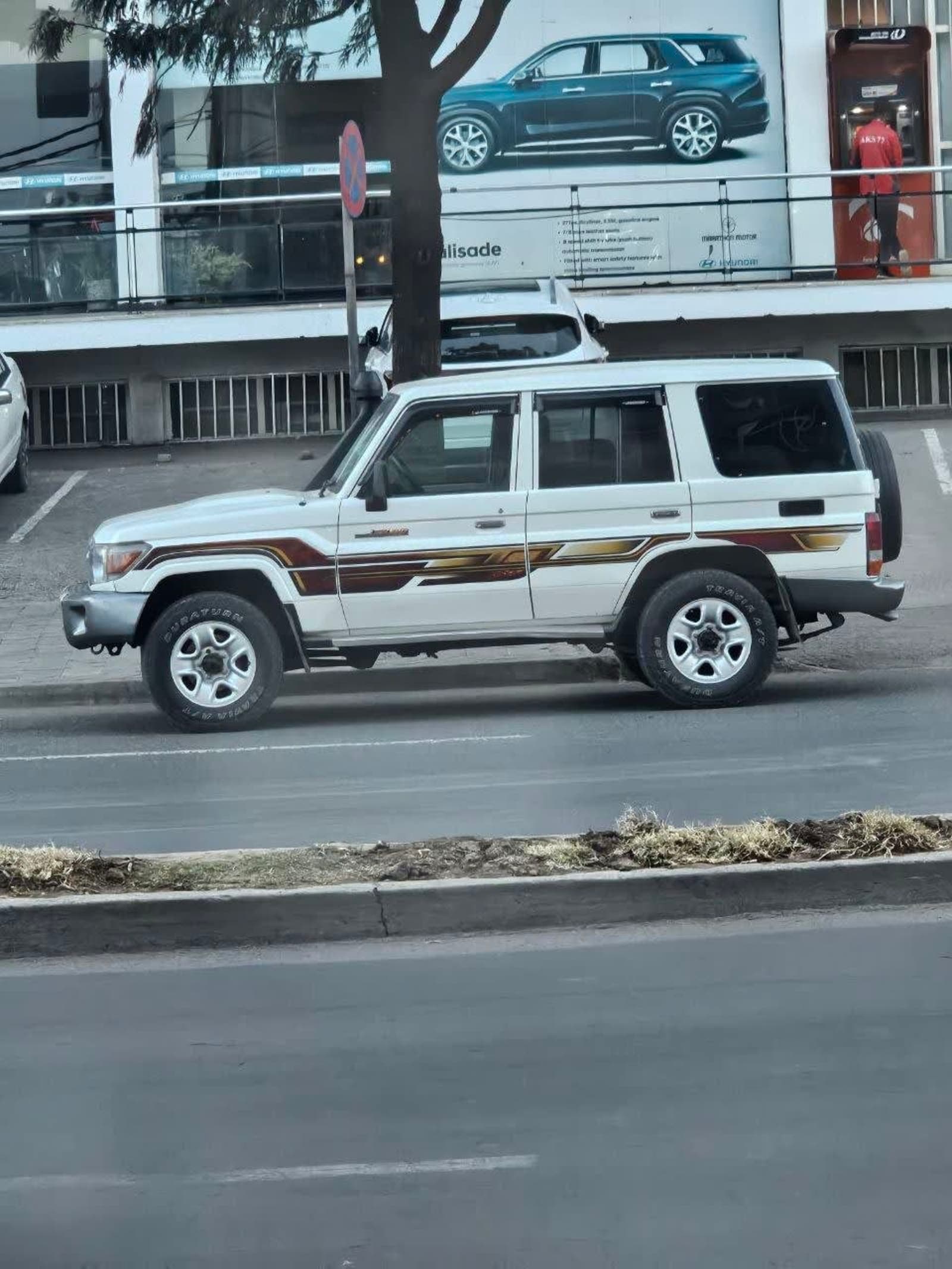 2012 Toyota LandCruiser Mark II — photo 2