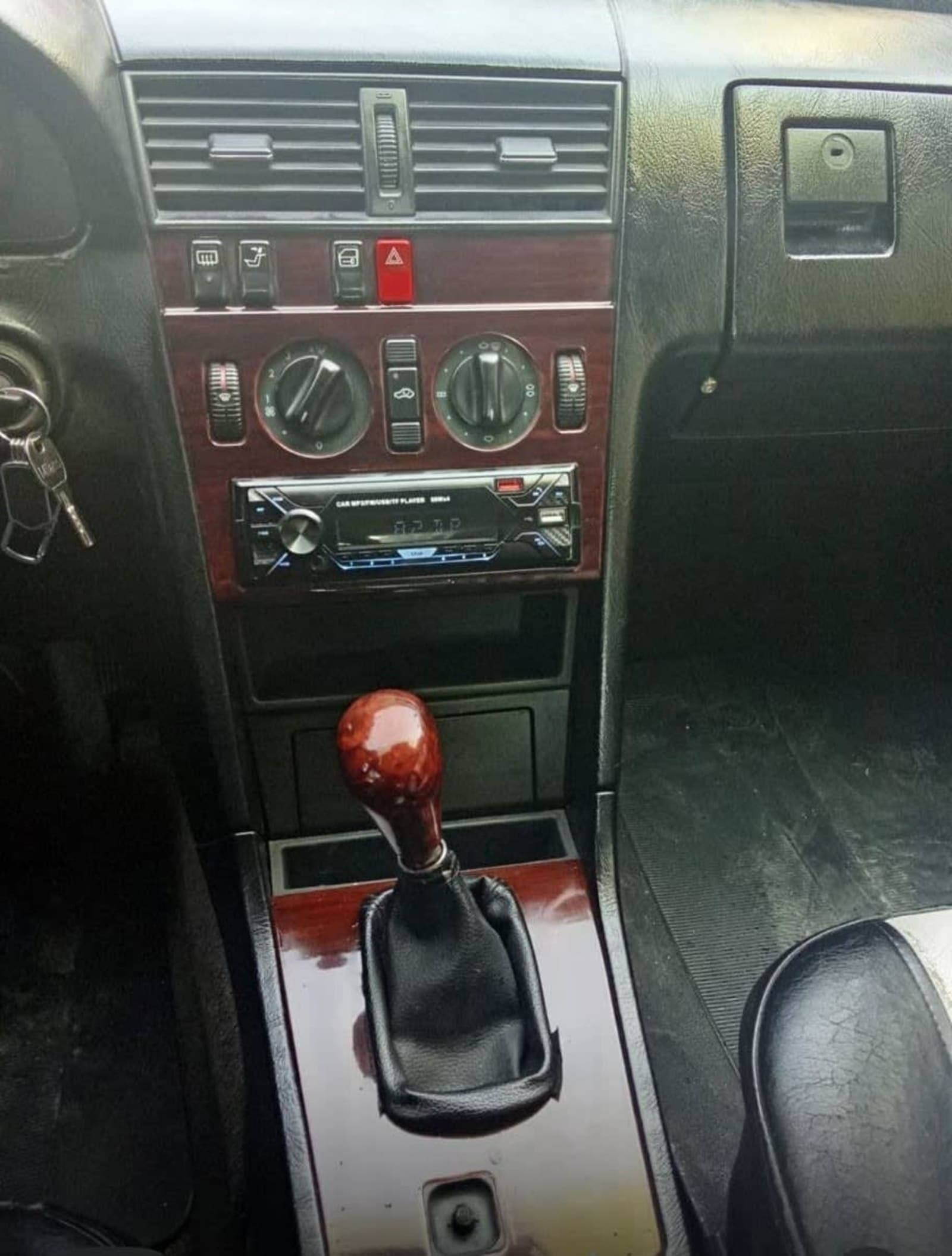 1994 Mercedes Benz C180 — photo 2