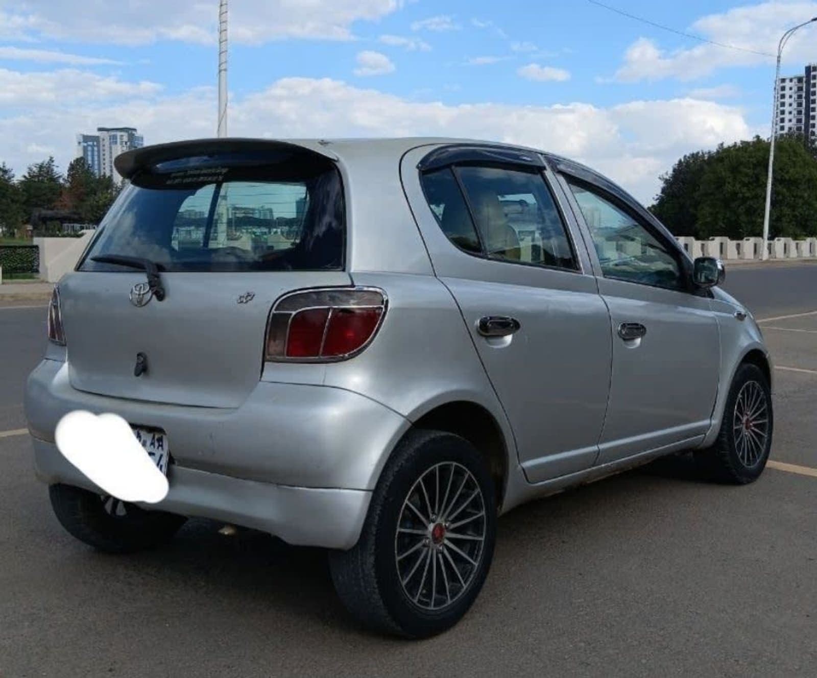 2005 Toyota Vitz — photo 2