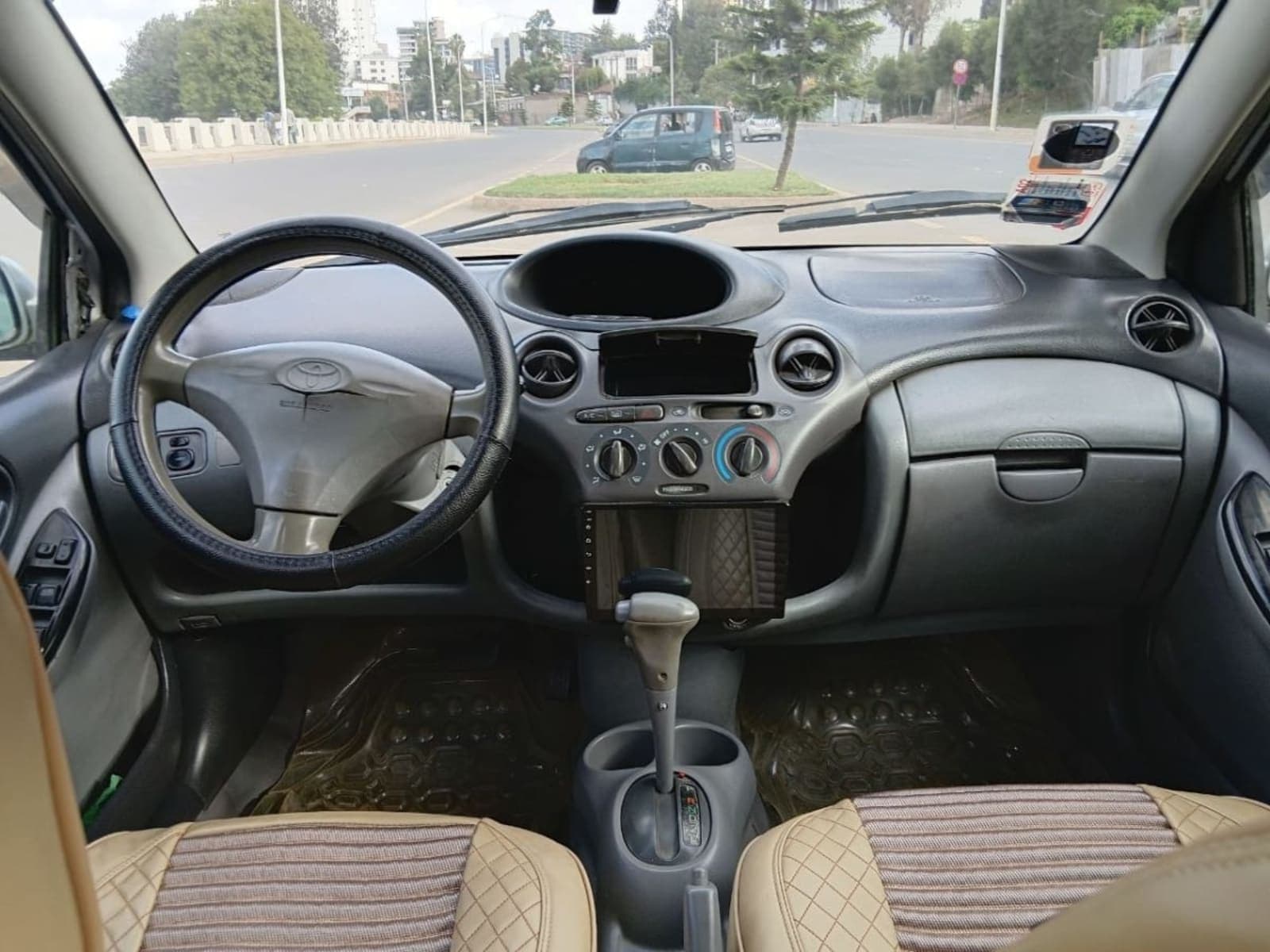 2005 Toyota Vitz — photo 5