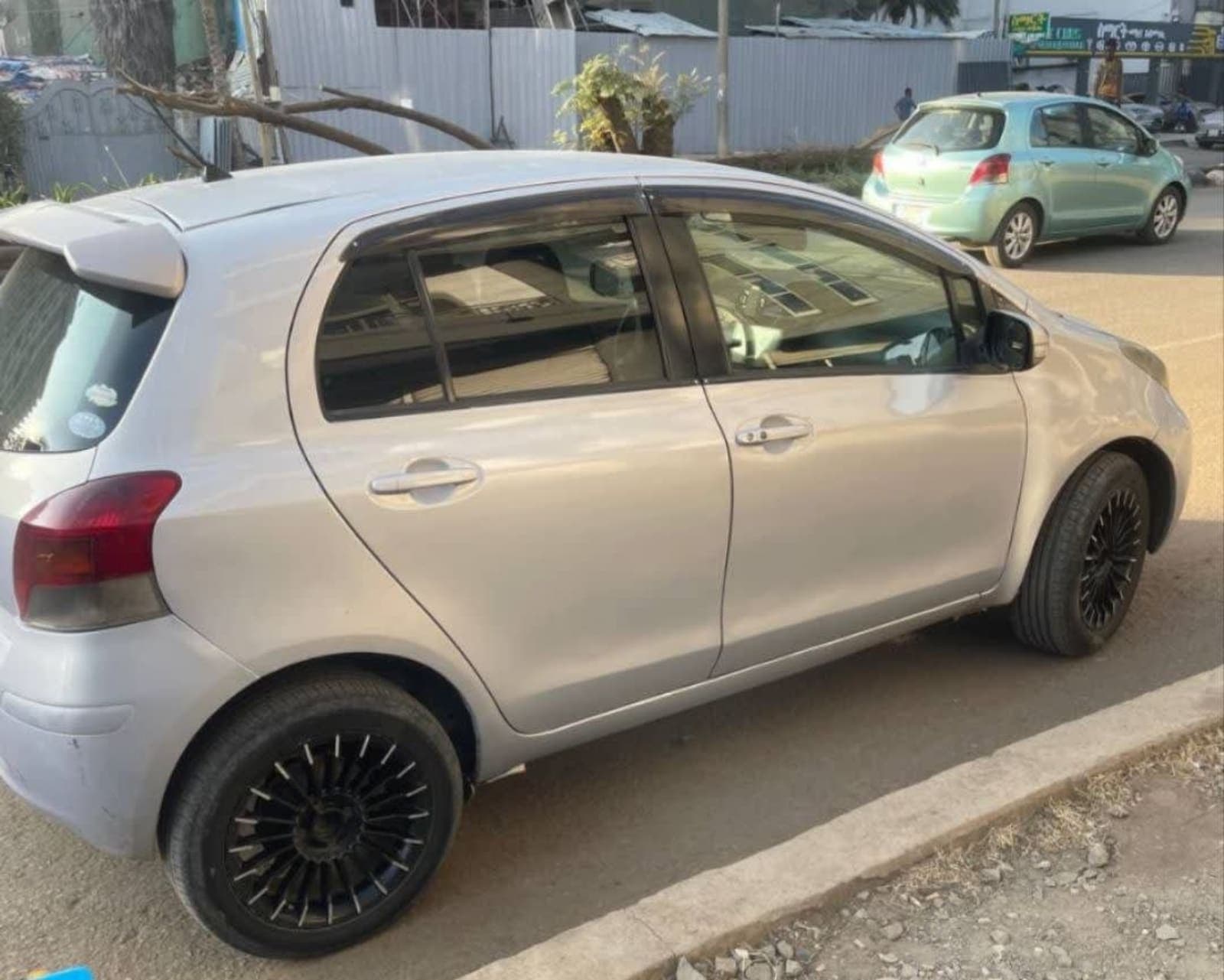 2008 Toyota Yaris Compact — photo 2