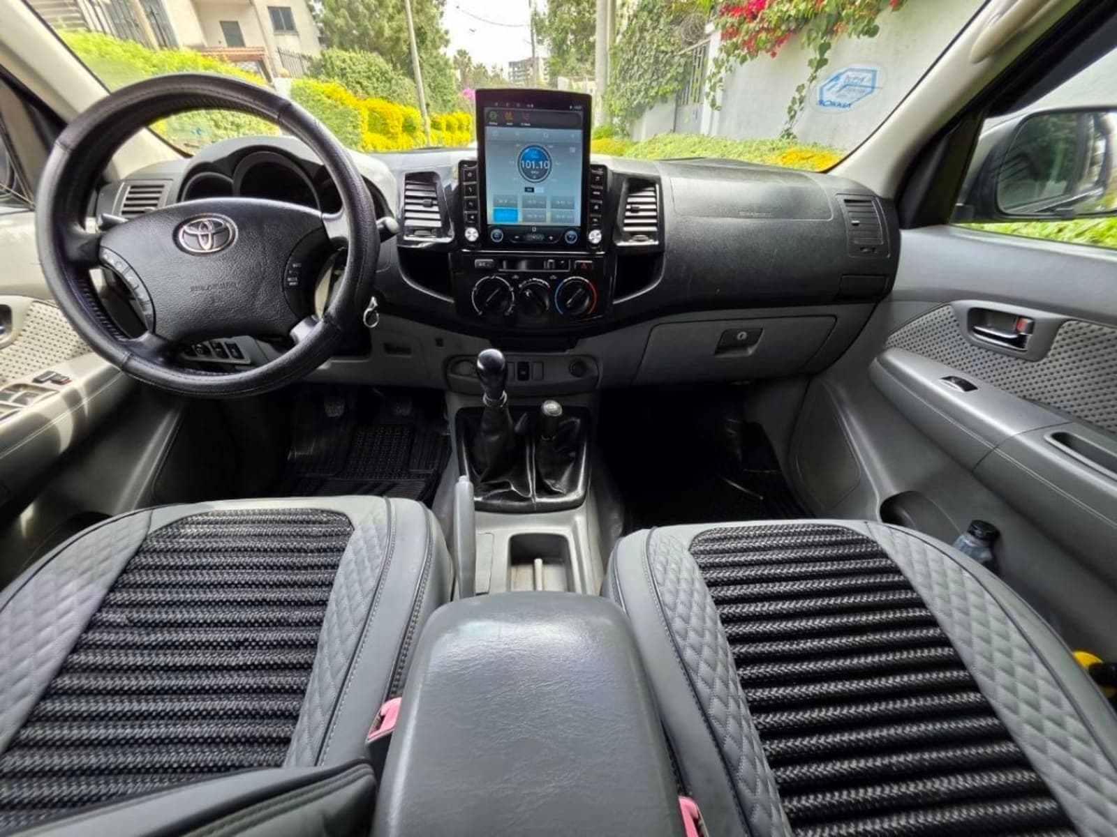 2011 Toyota Hilux Double Cab — photo 4