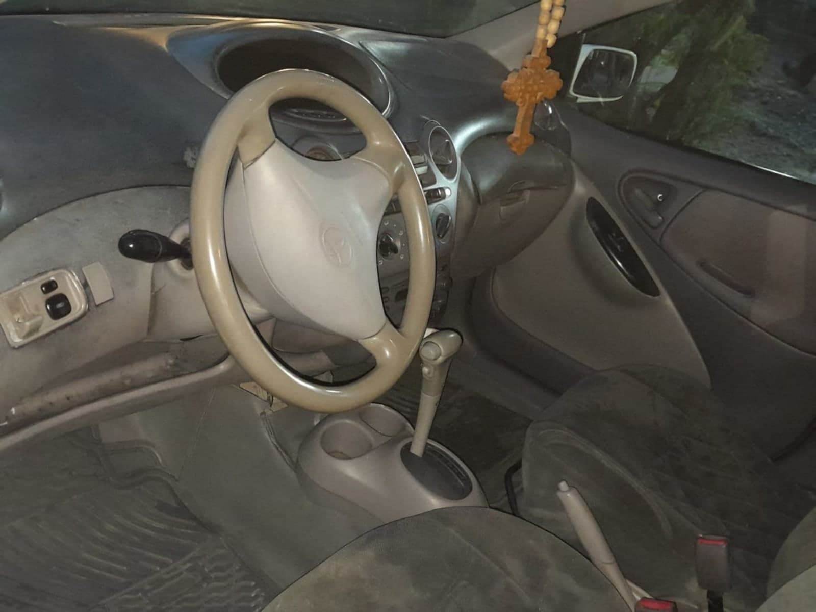 2001 Toyota Platz — photo 2