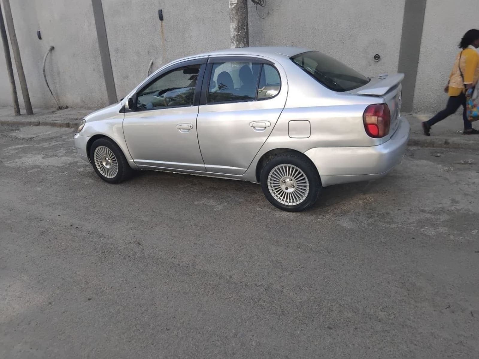 2001 Toyota Platz — photo 3
