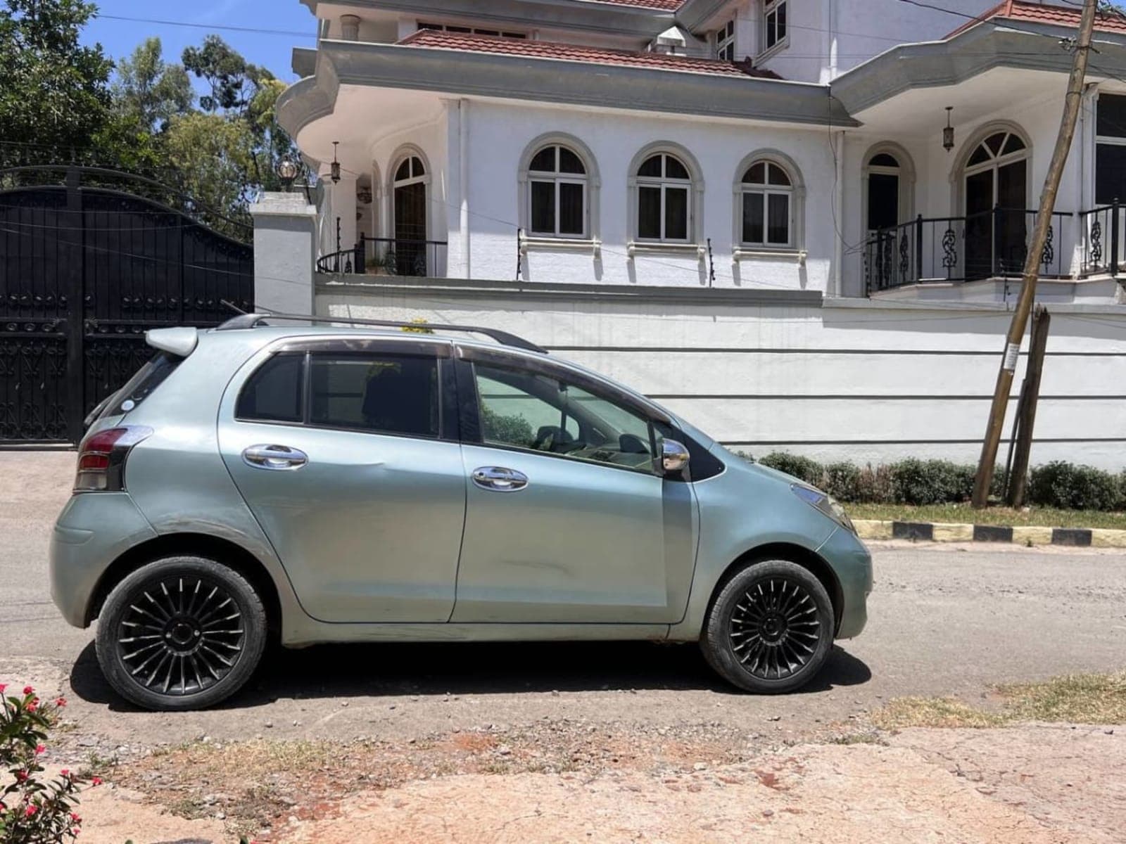 2010 Toyota Yaris — photo 7