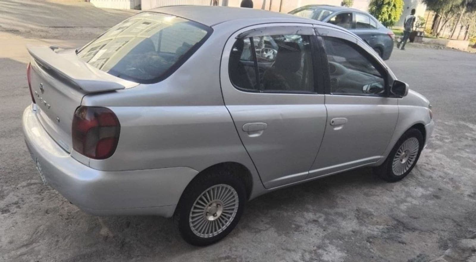 2001 Toyota Platz — photo 4