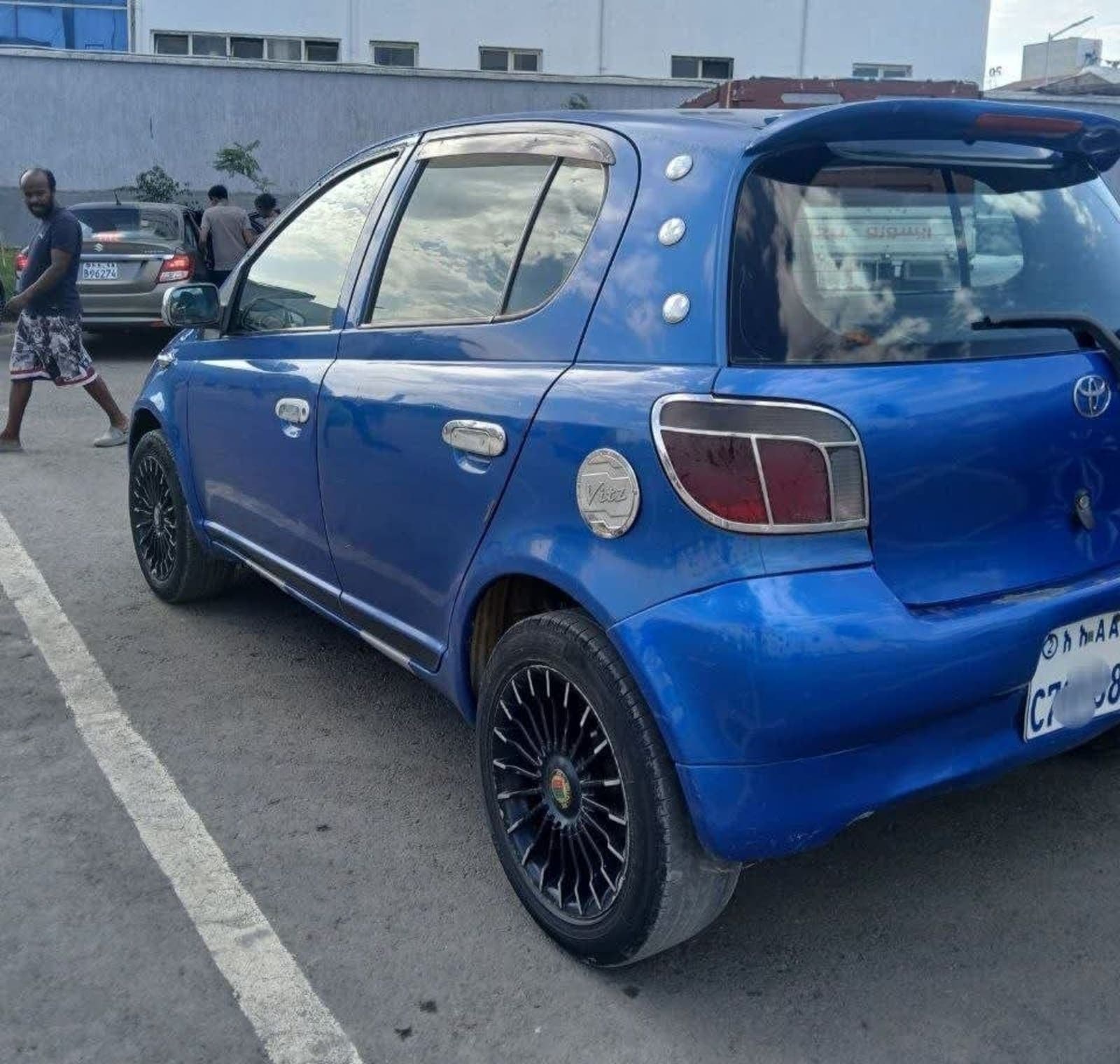 2001 Toyota Vitz — photo 2