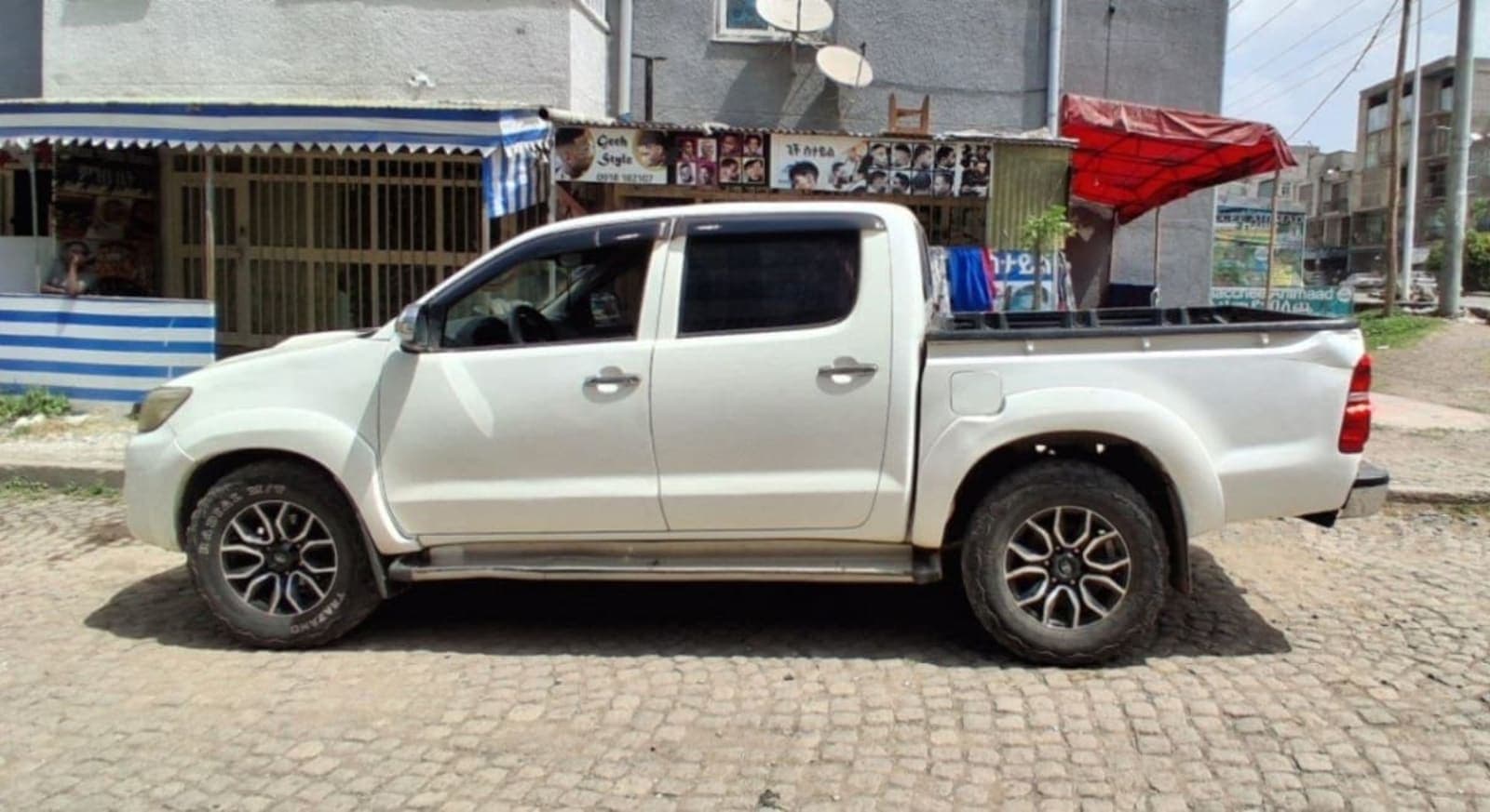 2011 Toyota Hilux double cab — photo 2